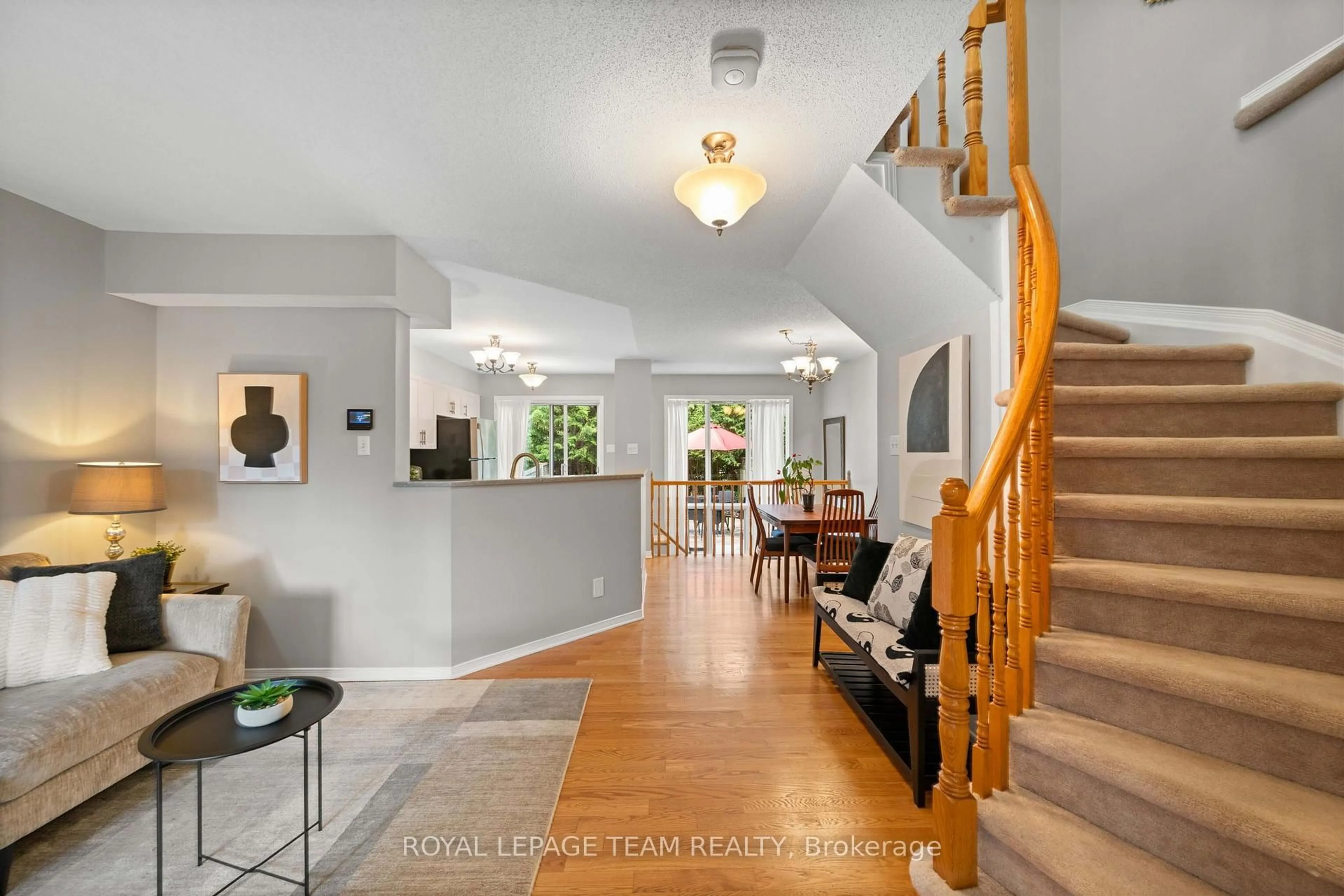Indoor foyer for 6 Folison St, Ottawa Ontario K1T 3Y3