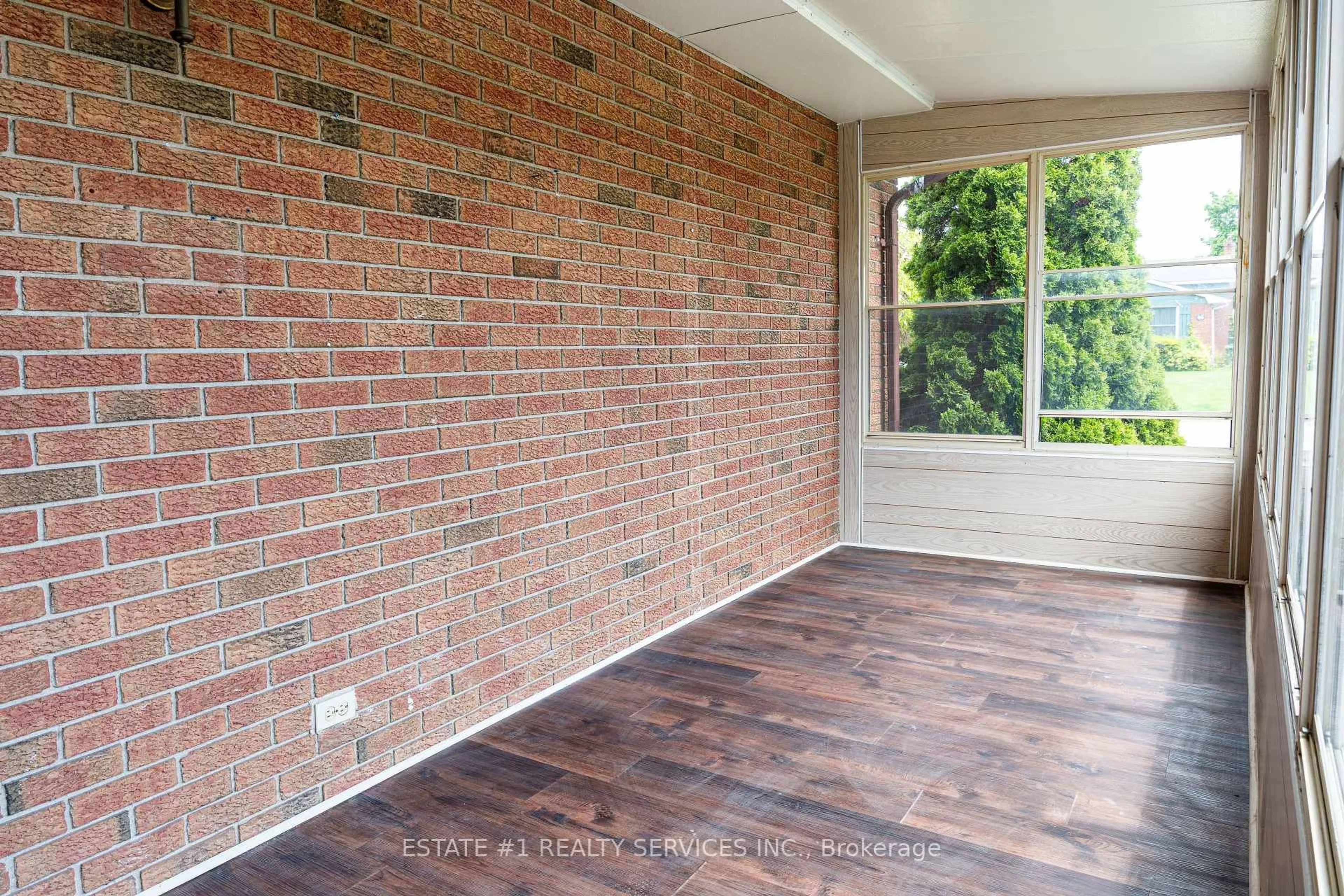 Unknown for 43 Dyer St, St. Thomas Ontario N5R 5K2