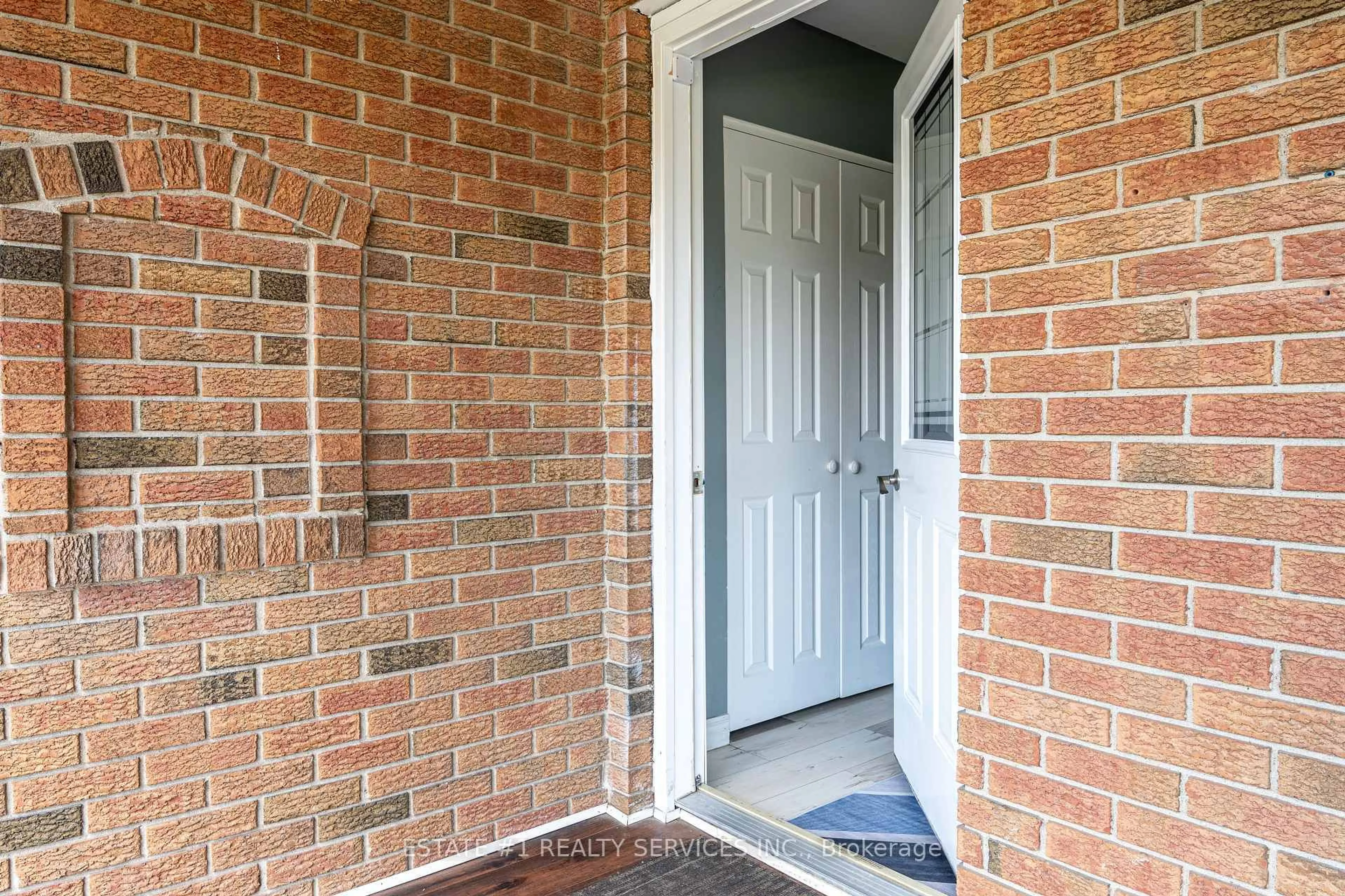 Indoor entryway for 43 Dyer St, St. Thomas Ontario N5R 5K2