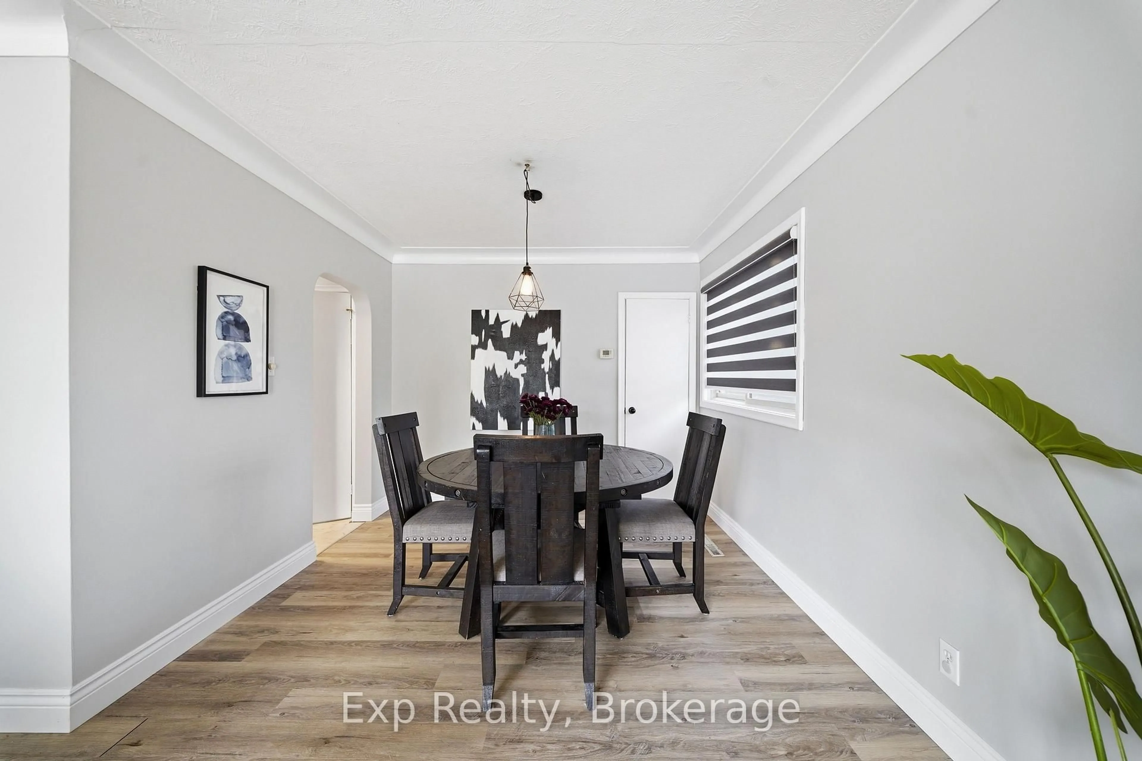 Dining room, wood/laminate floor for 6 Coleman Dr, Quinte West Ontario K8V 3A5