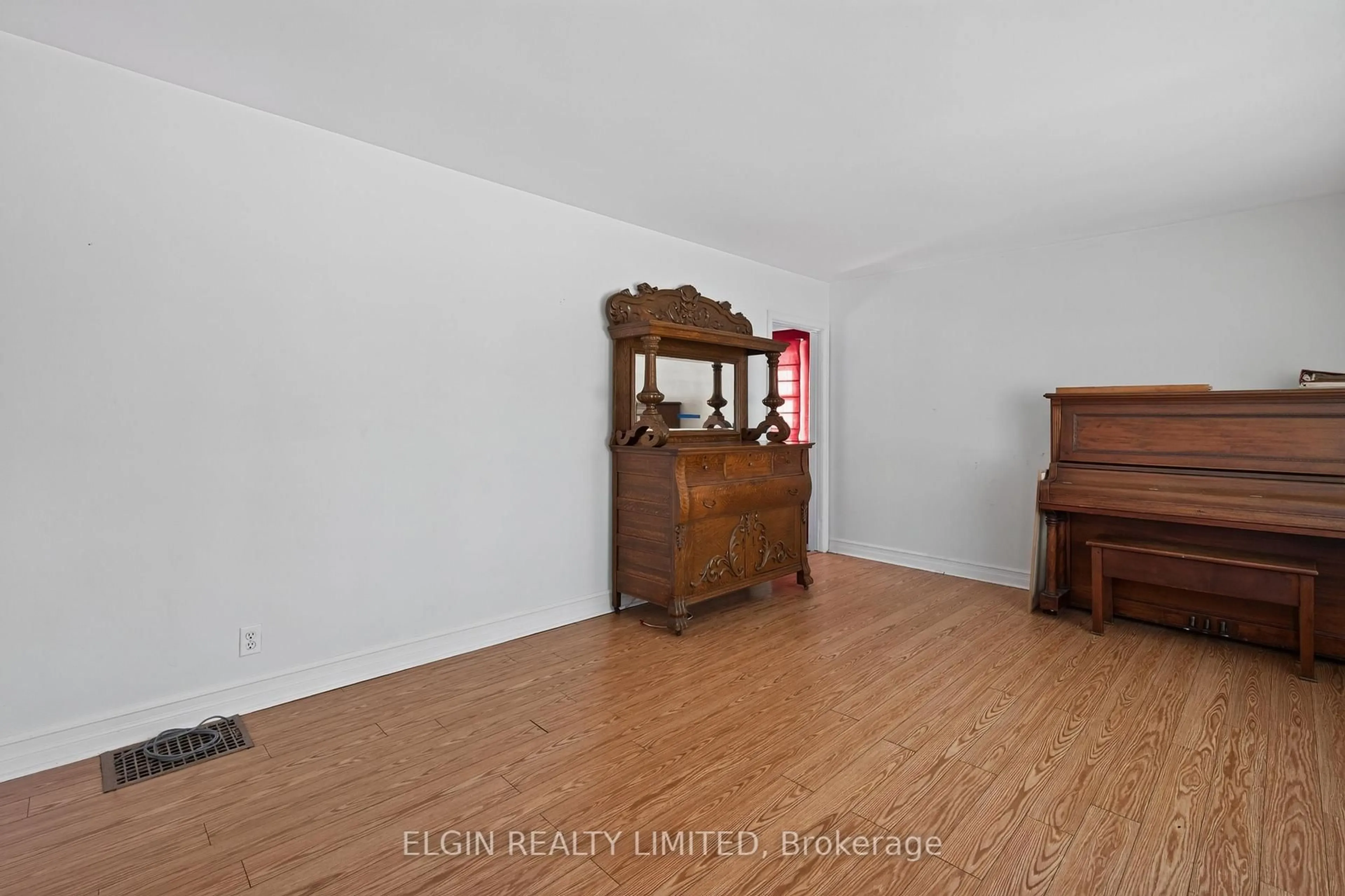 A pic of a room for 90 Dunkirk Dr, St. Thomas Ontario N5R 1S3