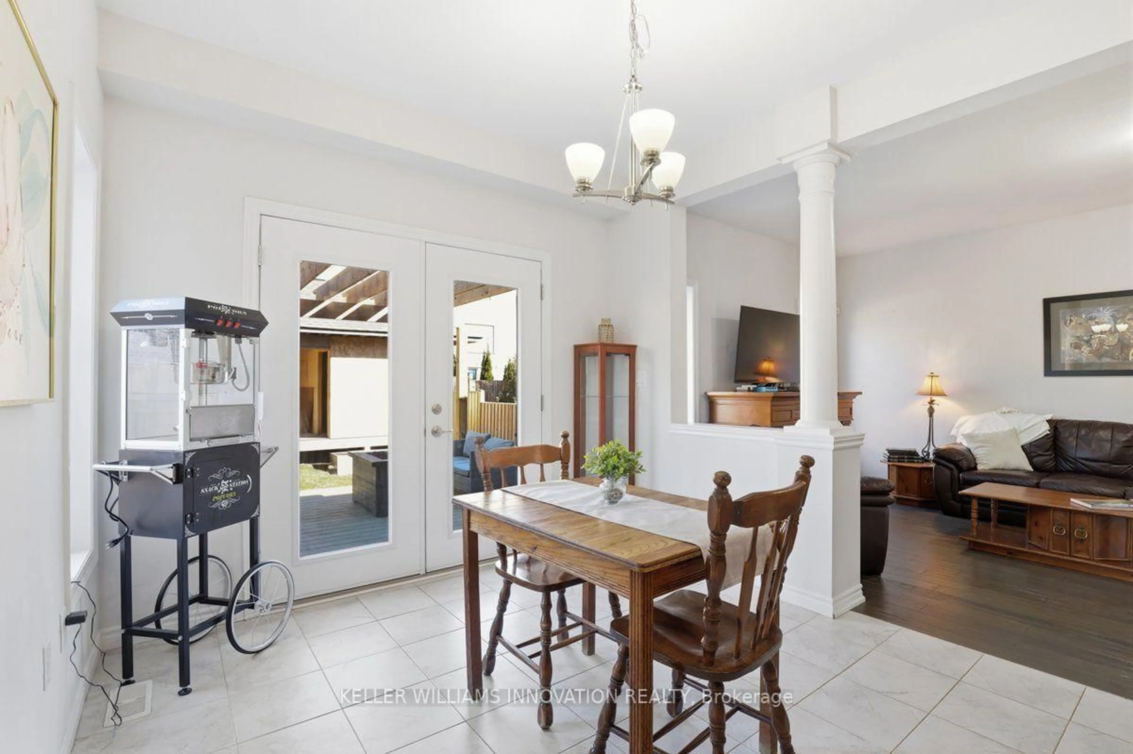 Dining room, ceramic/tile floor for 18 Vic Chambers Pl, Brant Ontario N3L 0E6