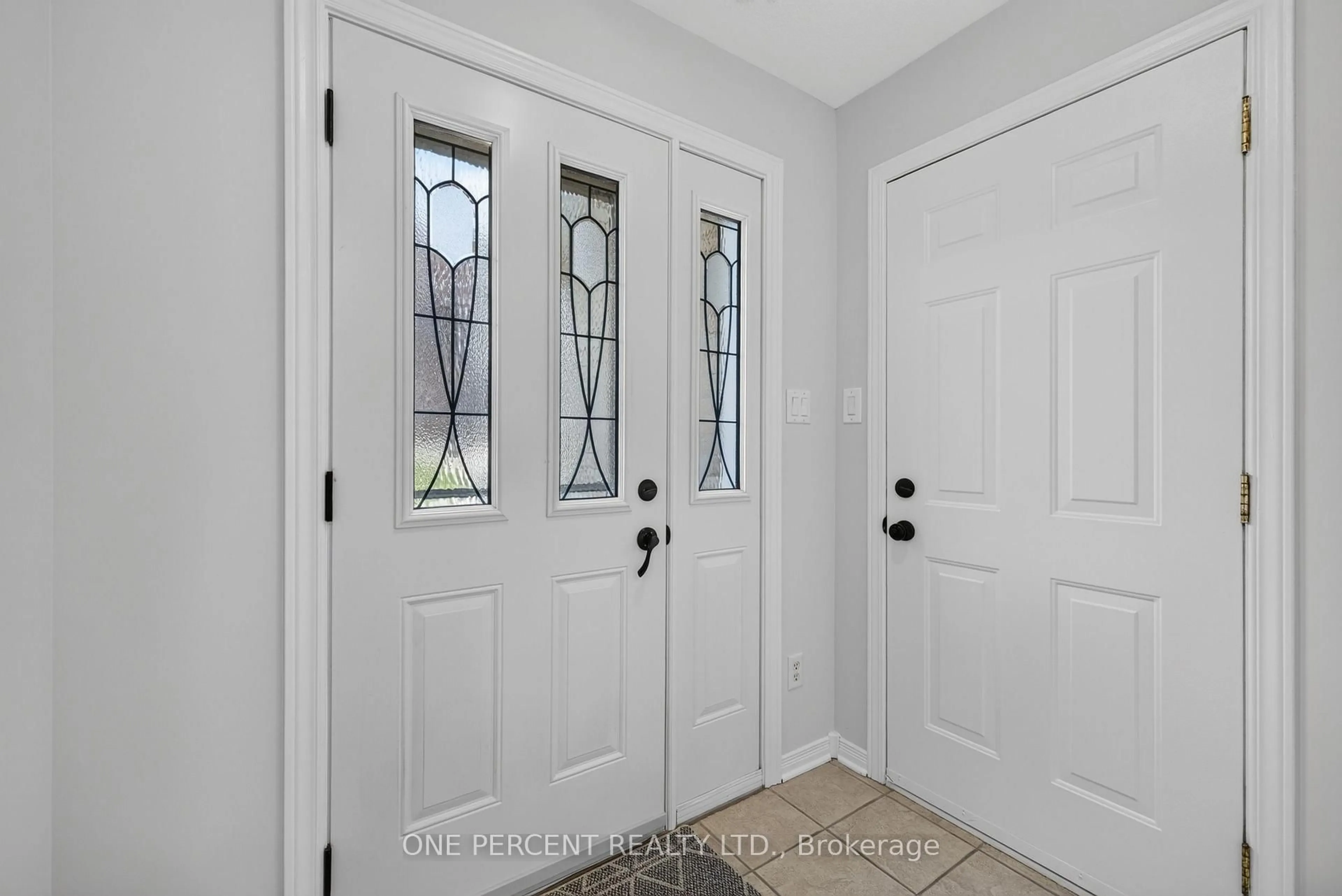 Indoor entryway for 18 Dr Gordon Cres, North Grenville Ontario K0G 1J0