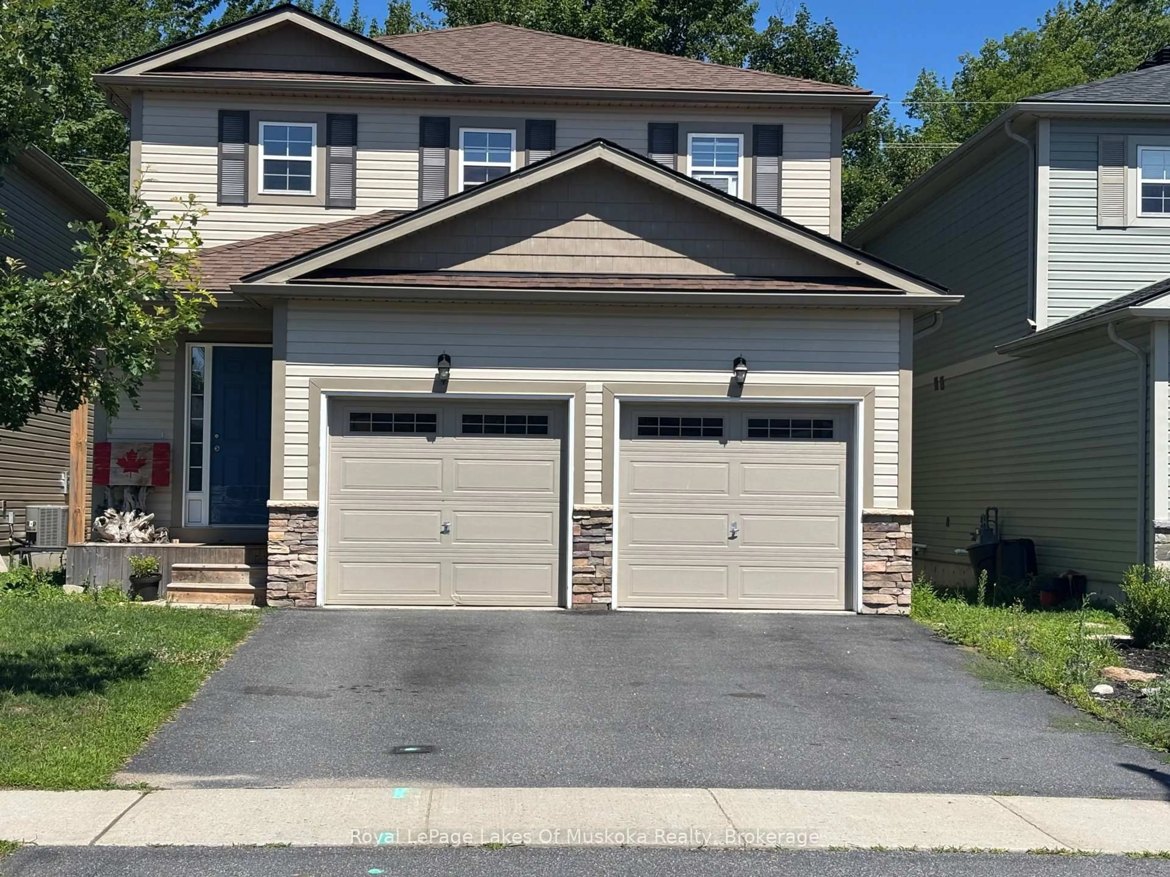 Home with vinyl exterior material, street for 106 Fieldstream Chse, Bracebridge Ontario P1L 0A7