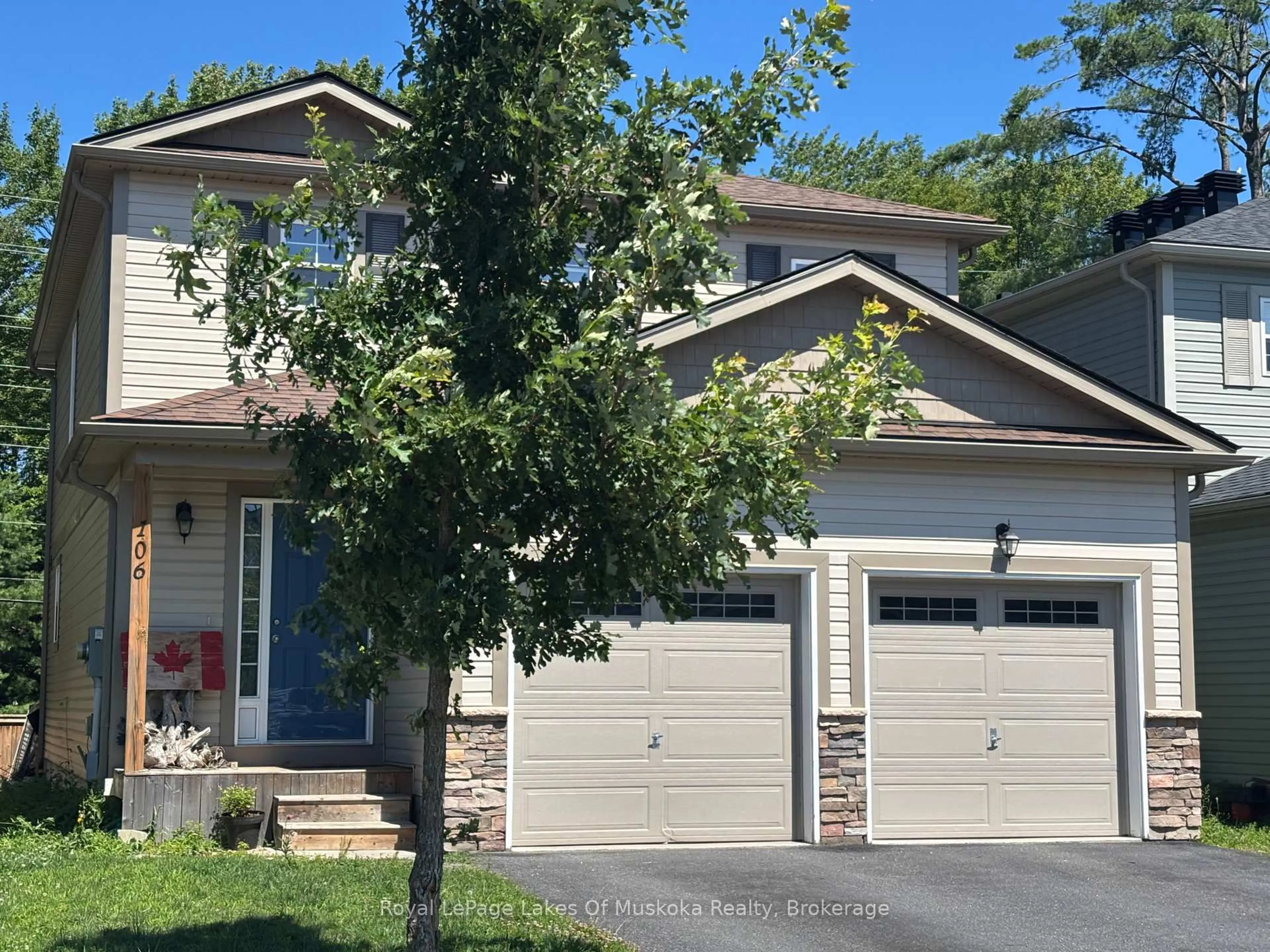 Home with vinyl exterior material, street for 106 Fieldstream Chse, Bracebridge Ontario P1L 0A7