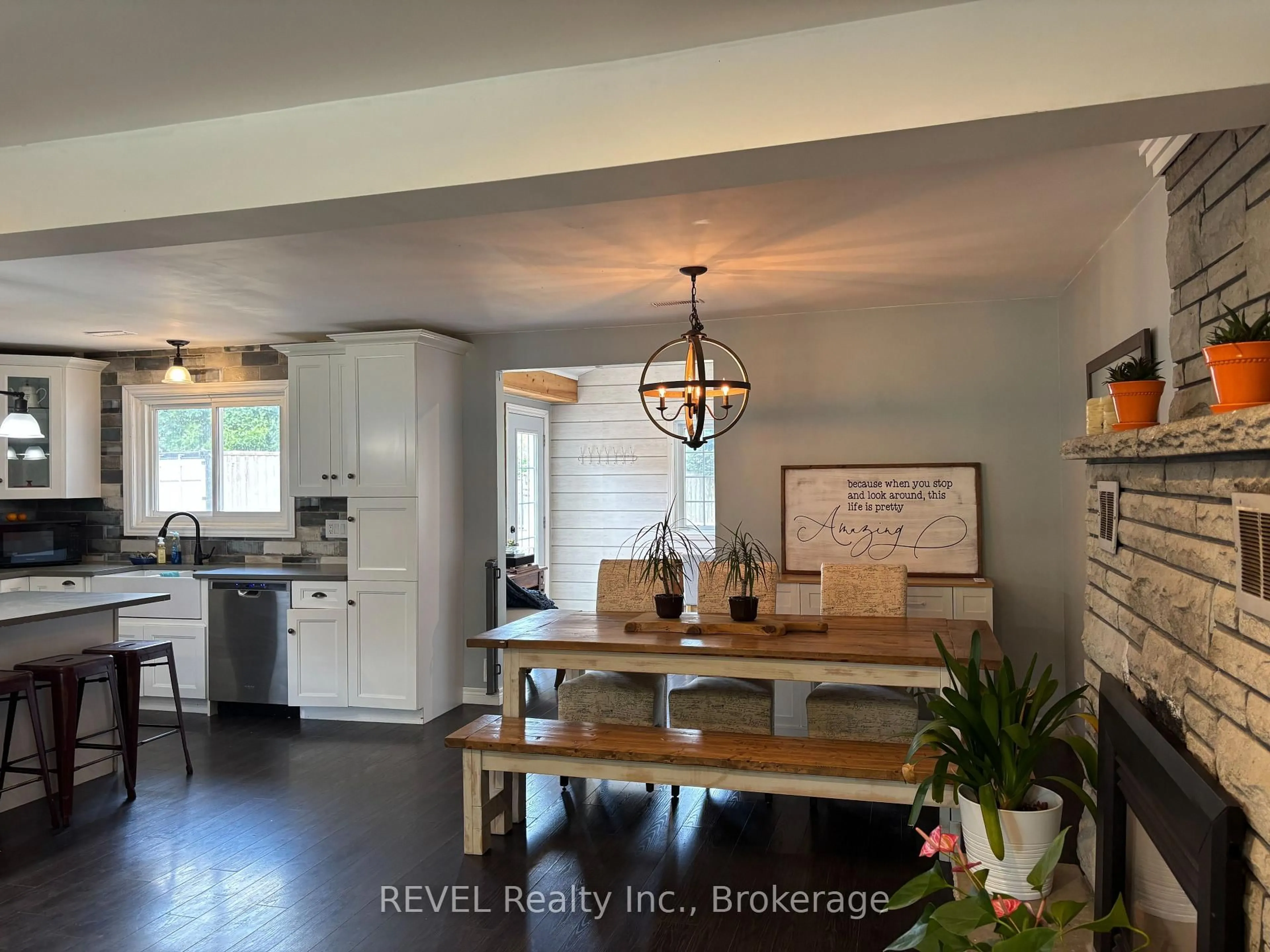 Open concept kitchen, unknown for 2906 June Rd, Port Colborne Ontario L3K 5V3