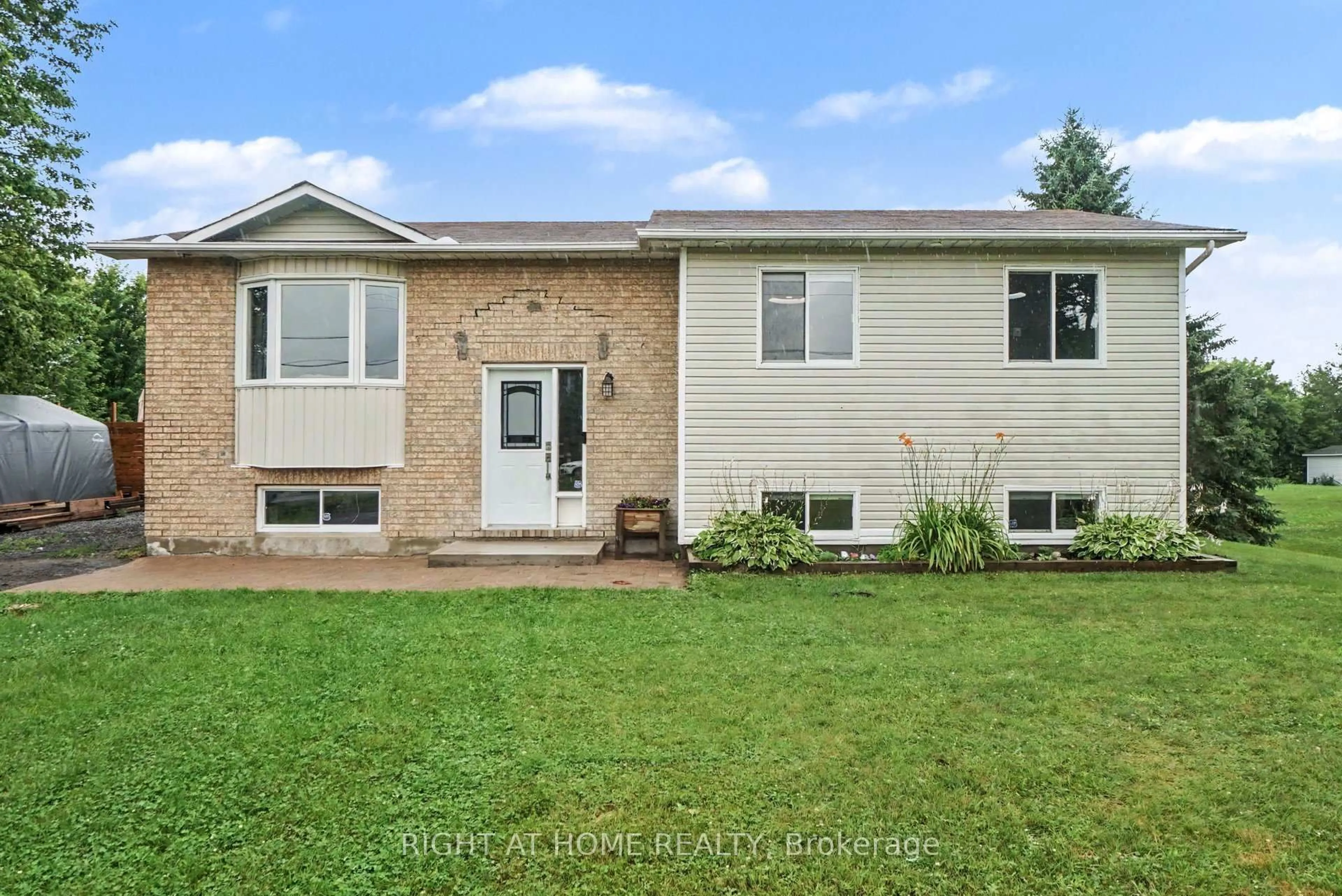 Home with vinyl exterior material, unknown for 3320 Gendron Rd, Clarence-Rockland Ontario K0A 2A0