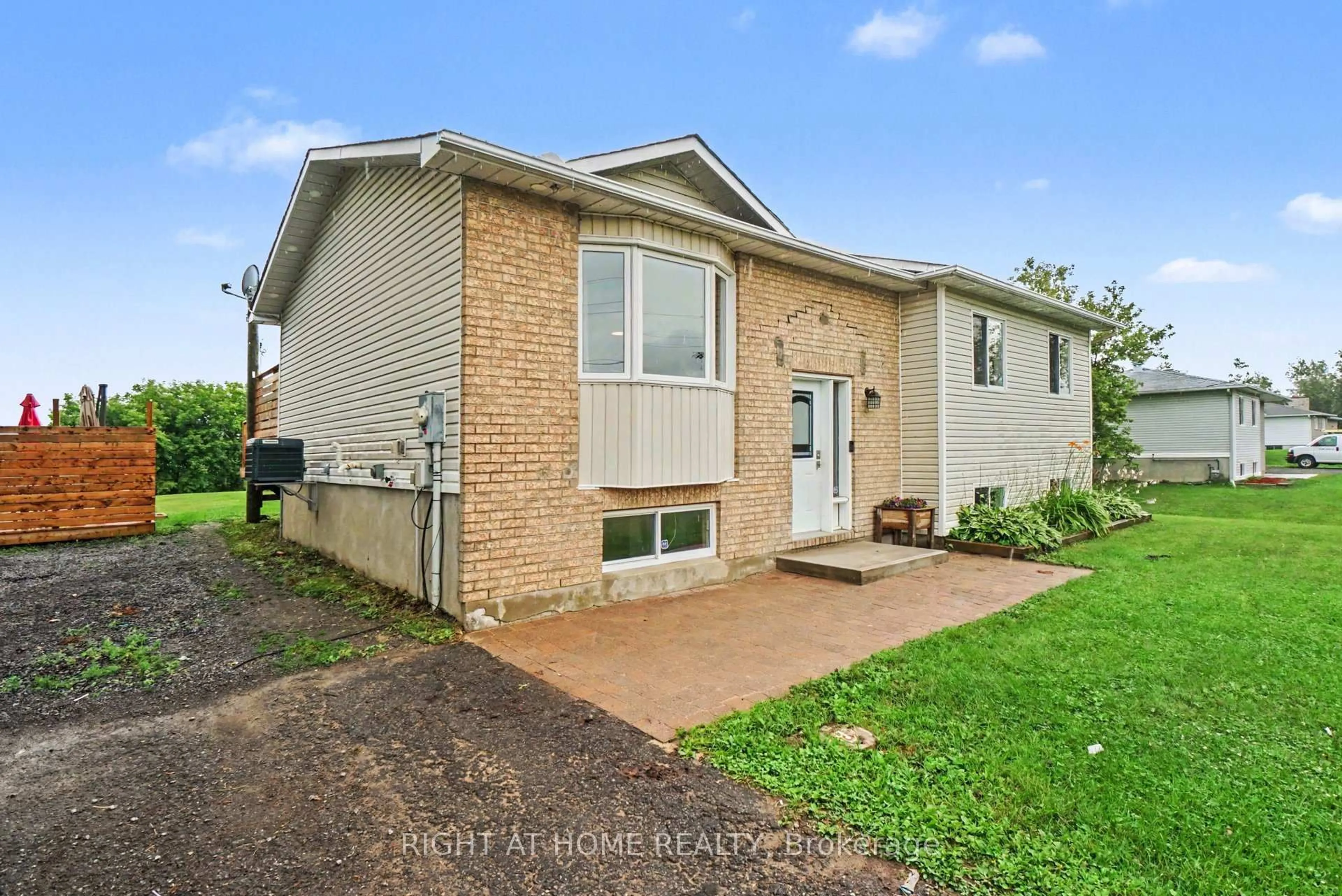 Home with brick exterior material, street for 3320 Gendron Rd, Clarence-Rockland Ontario K0A 2A0