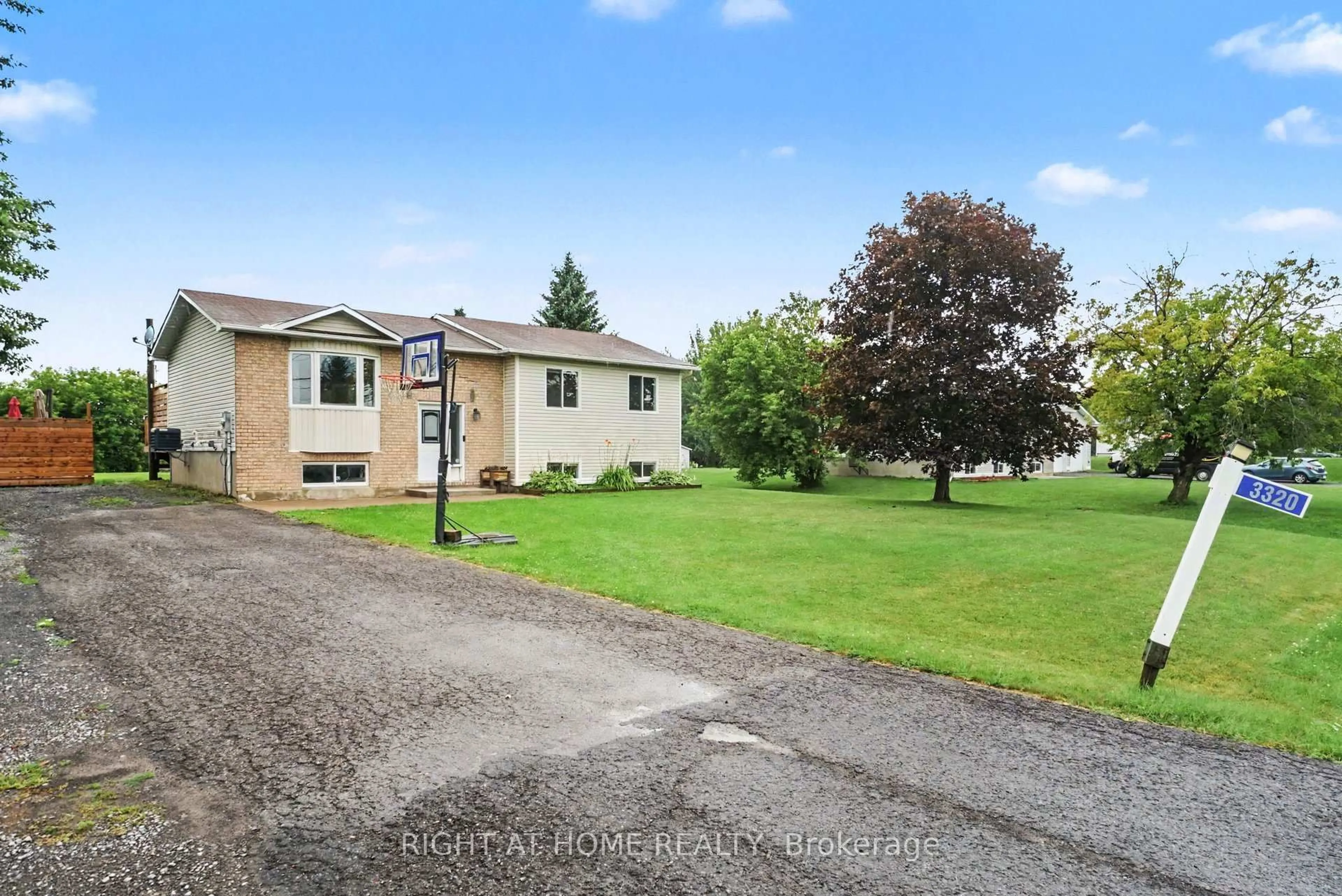 A pic from outside/outdoor area/front of a property/back of a property/a pic from drone, unknown for 3320 Gendron Rd, Clarence-Rockland Ontario K0A 2A0