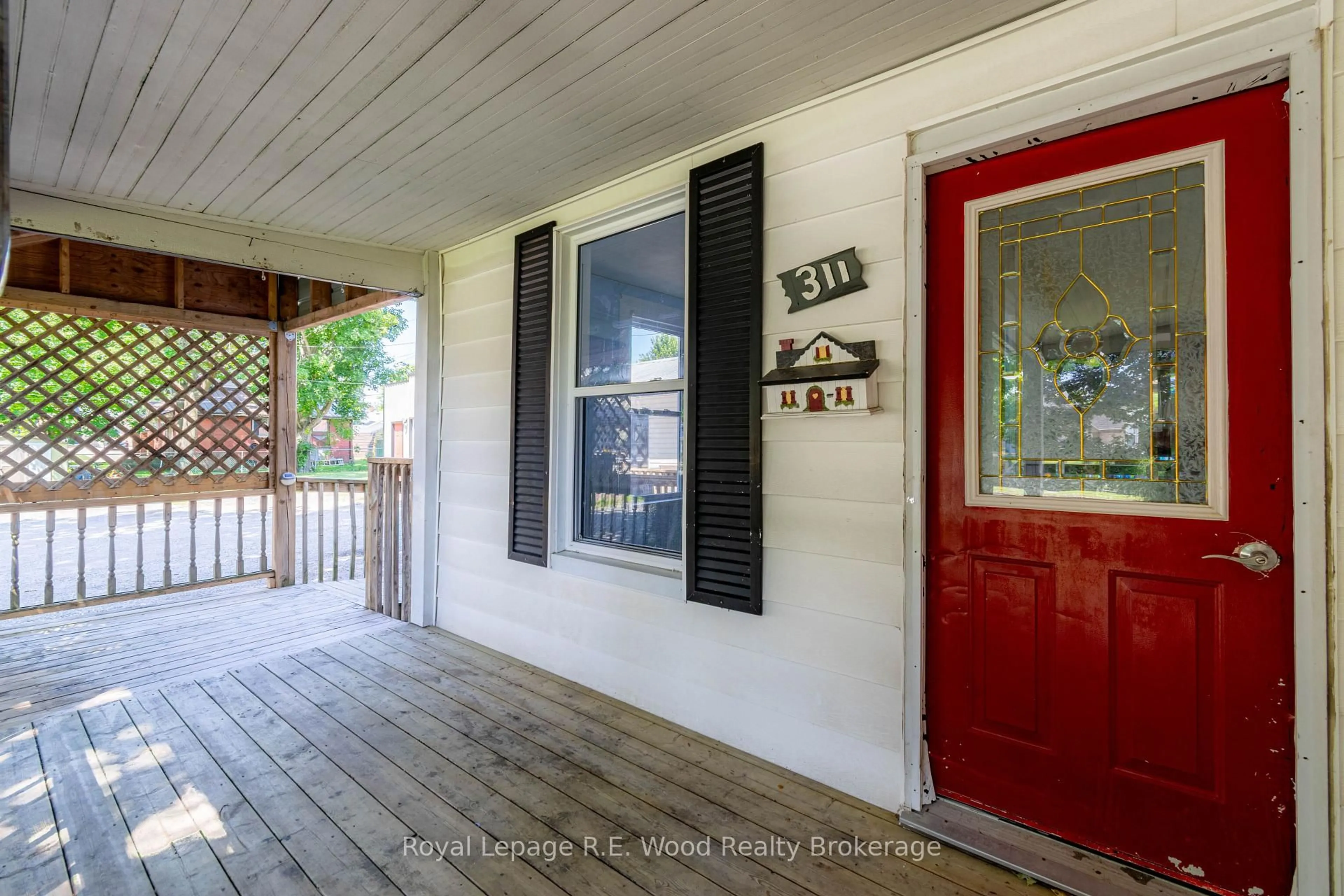 Indoor entryway for 311 TALBOT St, Aylmer Ontario N5H 1H8