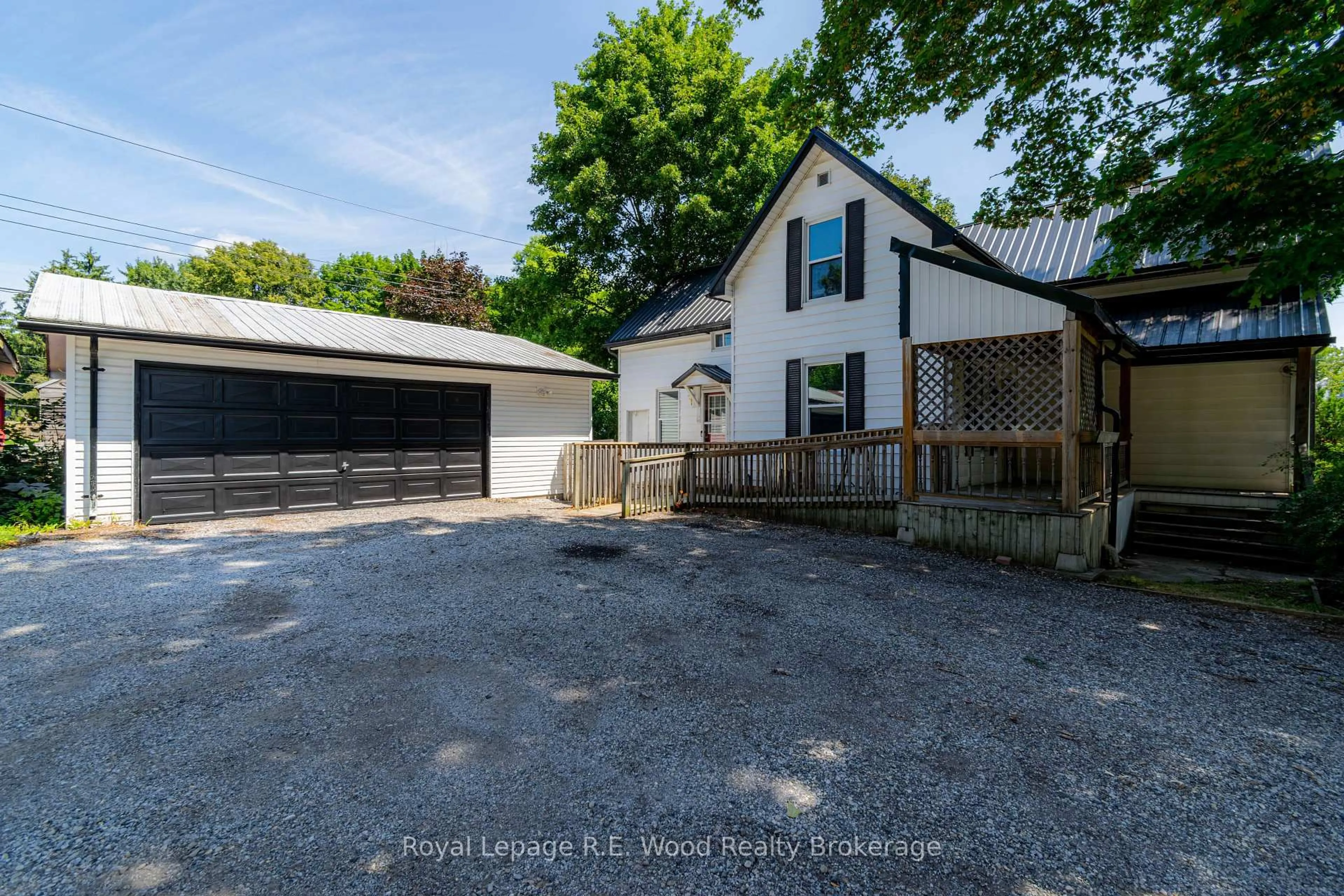 A pic from outside/outdoor area/front of a property/back of a property/a pic from drone, street for 311 TALBOT St, Aylmer Ontario N5H 1H8