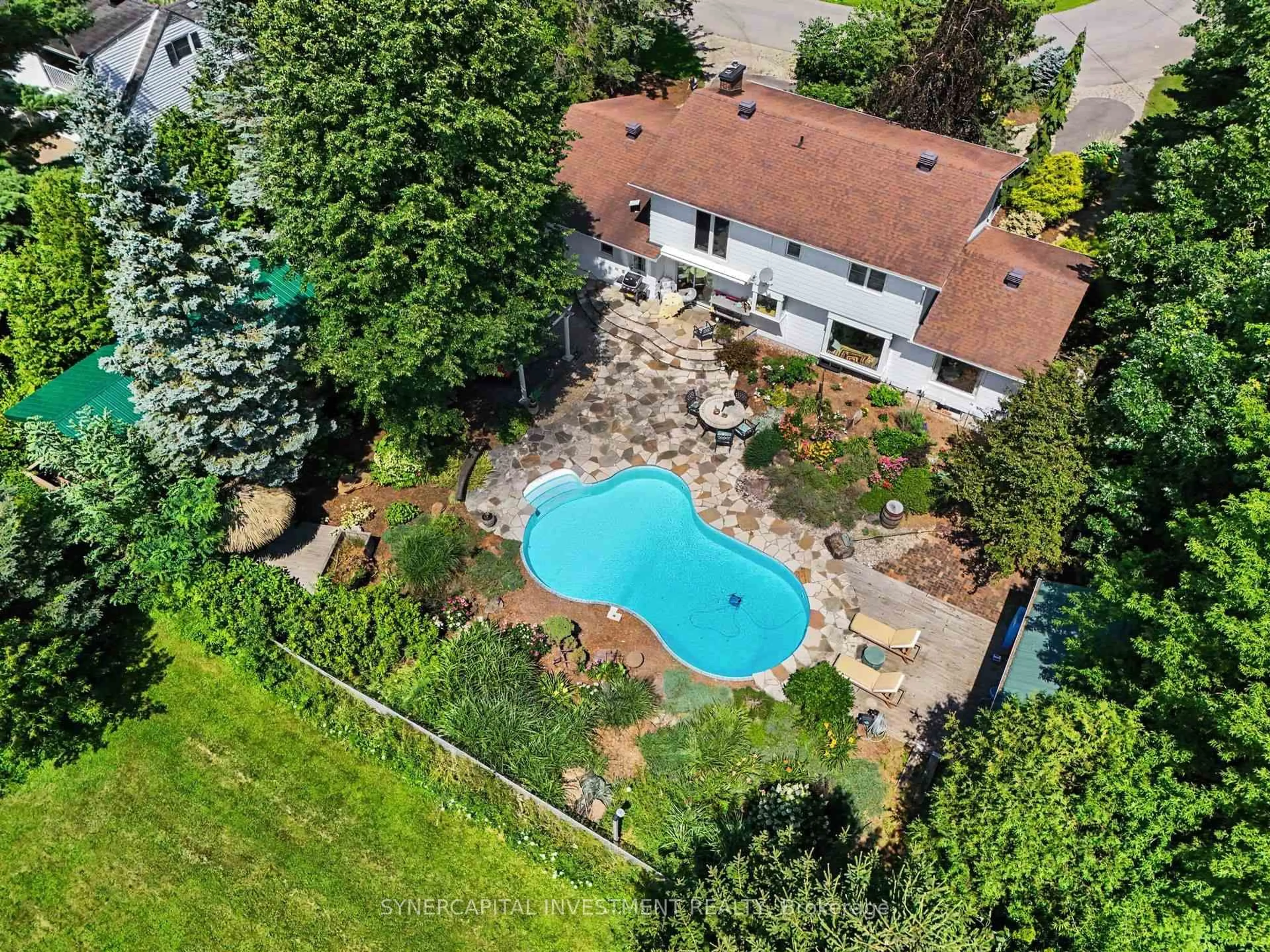 A pic from outside/outdoor area/front of a property/back of a property/a pic from drone, unknown for 4 Doris Ave, Ottawa Ontario K1T 3W8