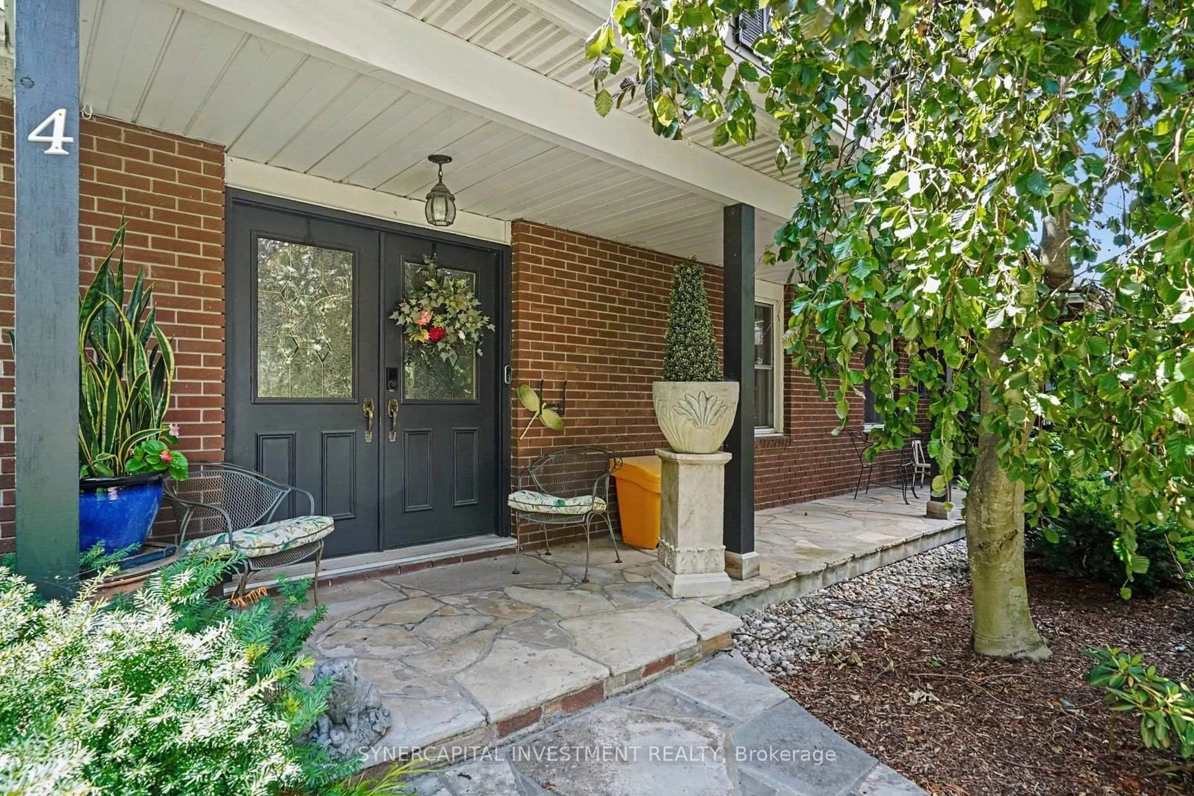 Indoor entryway for 4 Doris Ave, Ottawa Ontario K1T 3W8