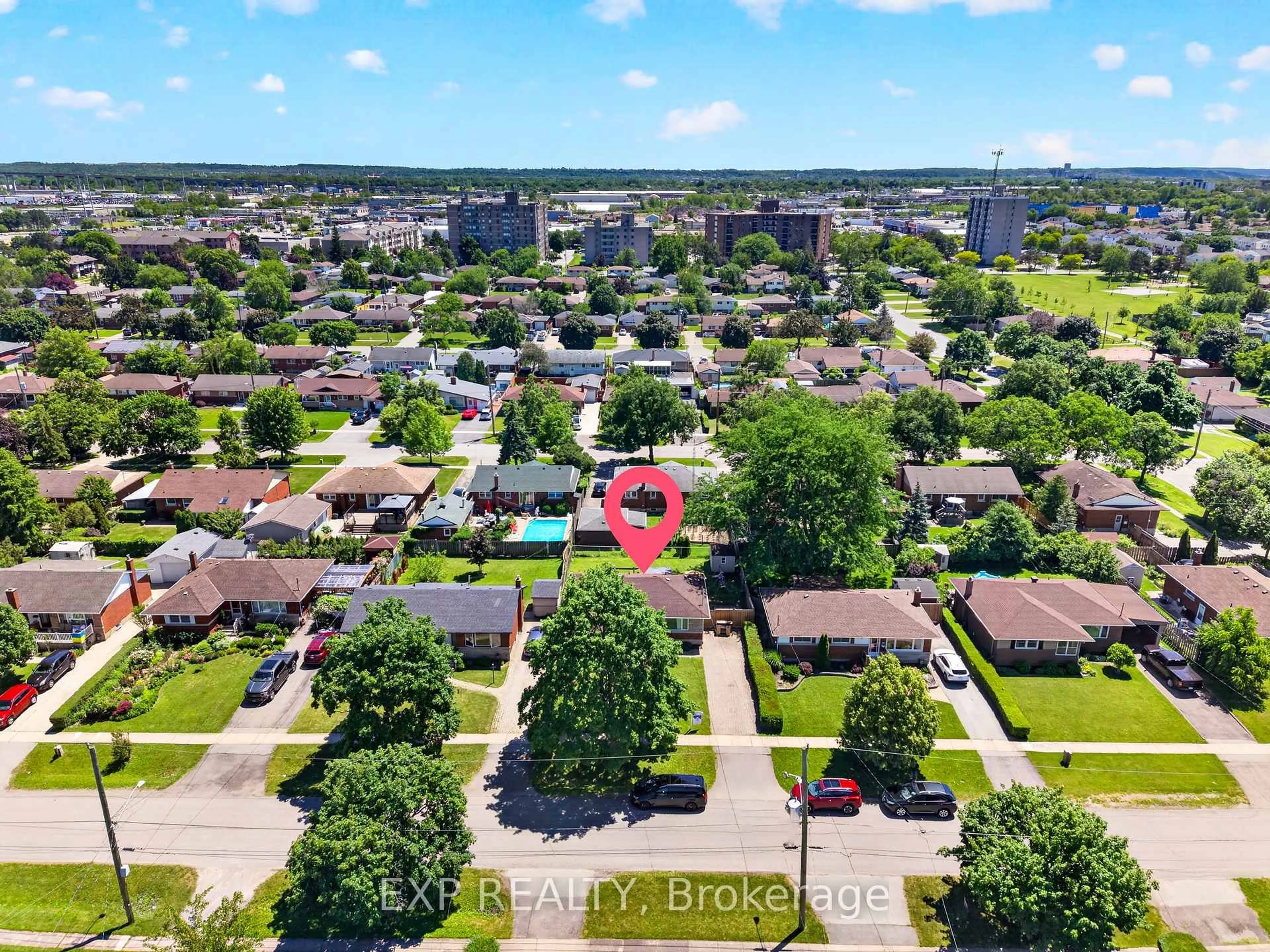 A pic from outside/outdoor area/front of a property/back of a property/a pic from drone, unknown for 8 Dunraven Ave, St. Catharines Ontario L2M 6A7