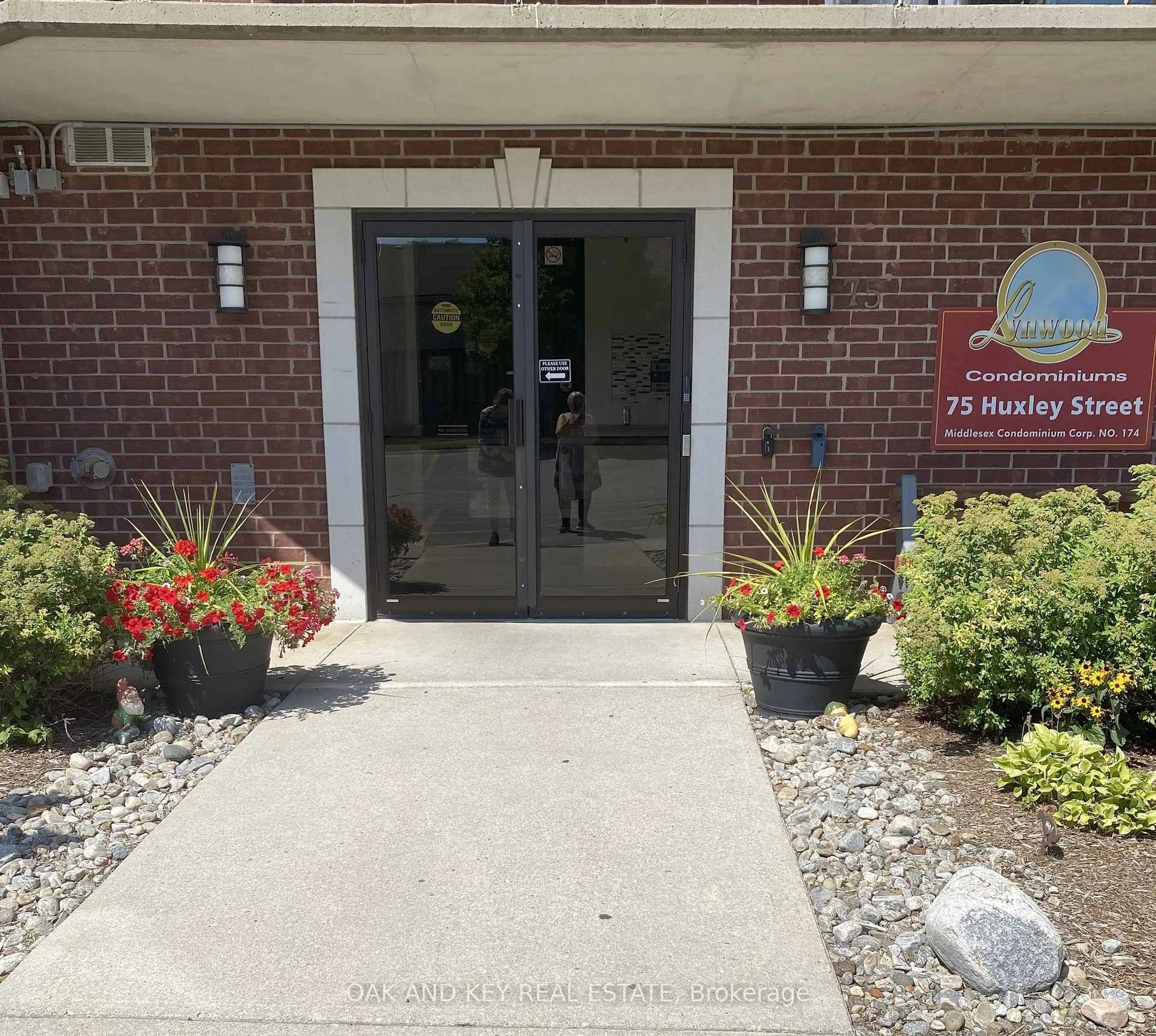 Unknown for 75 Huxley St #703, London South Ontario N6J 4W7