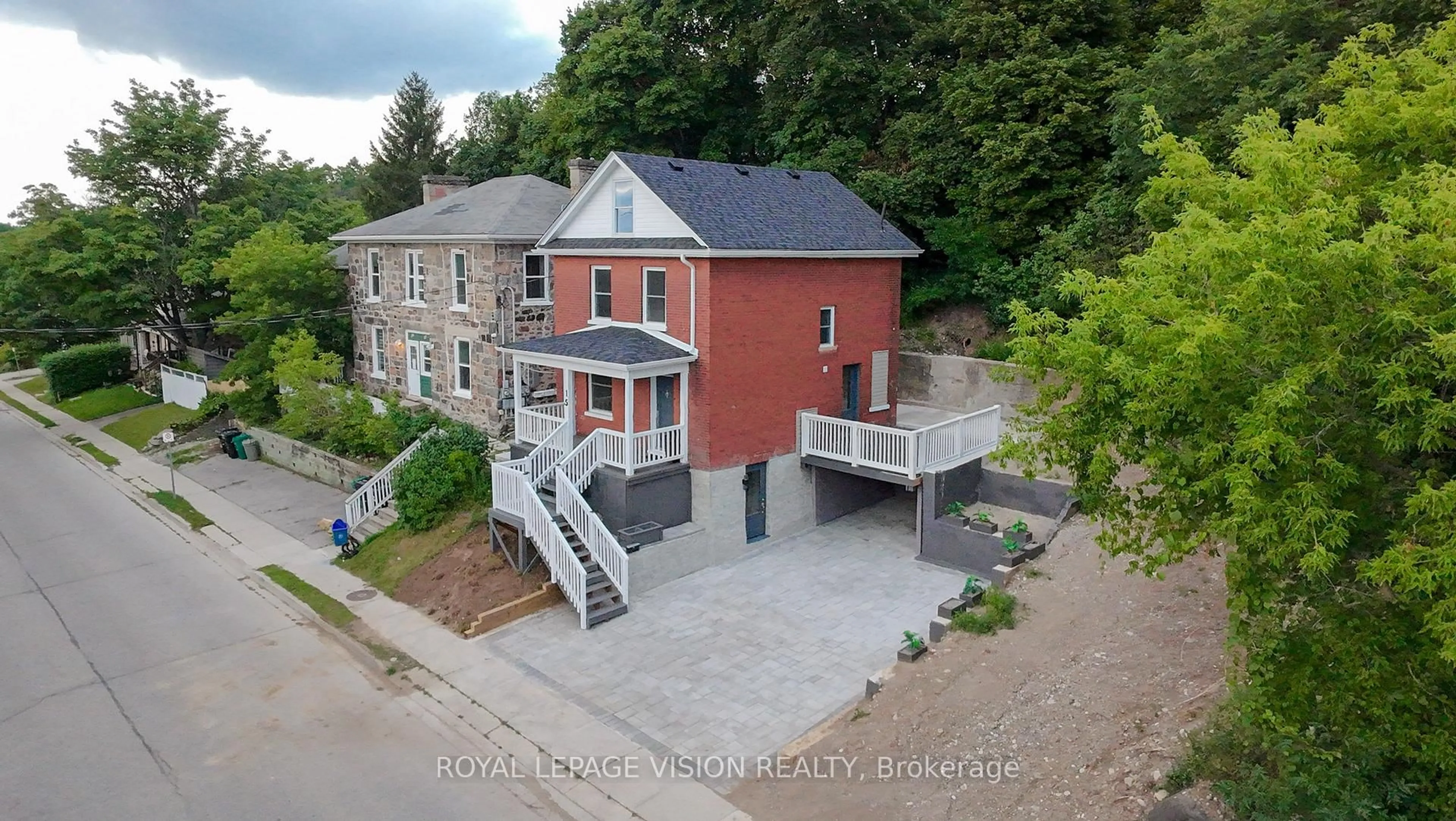 A pic from outside/outdoor area/front of a property/back of a property/a pic from drone, street for 15 Shade St, Cambridge Ontario N1R 4J6