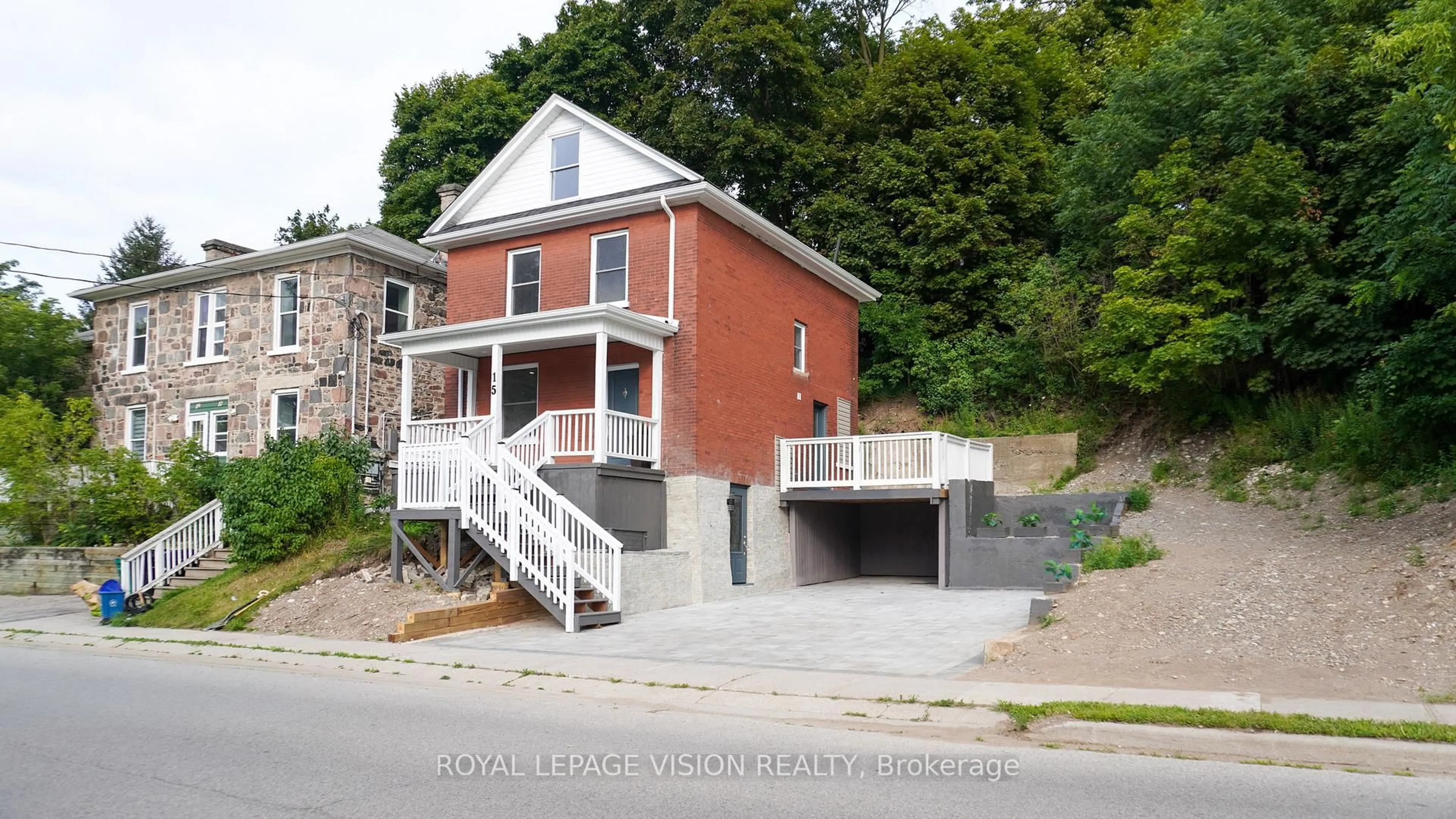 Unknown for 15 Shade St, Cambridge Ontario N1R 4J6