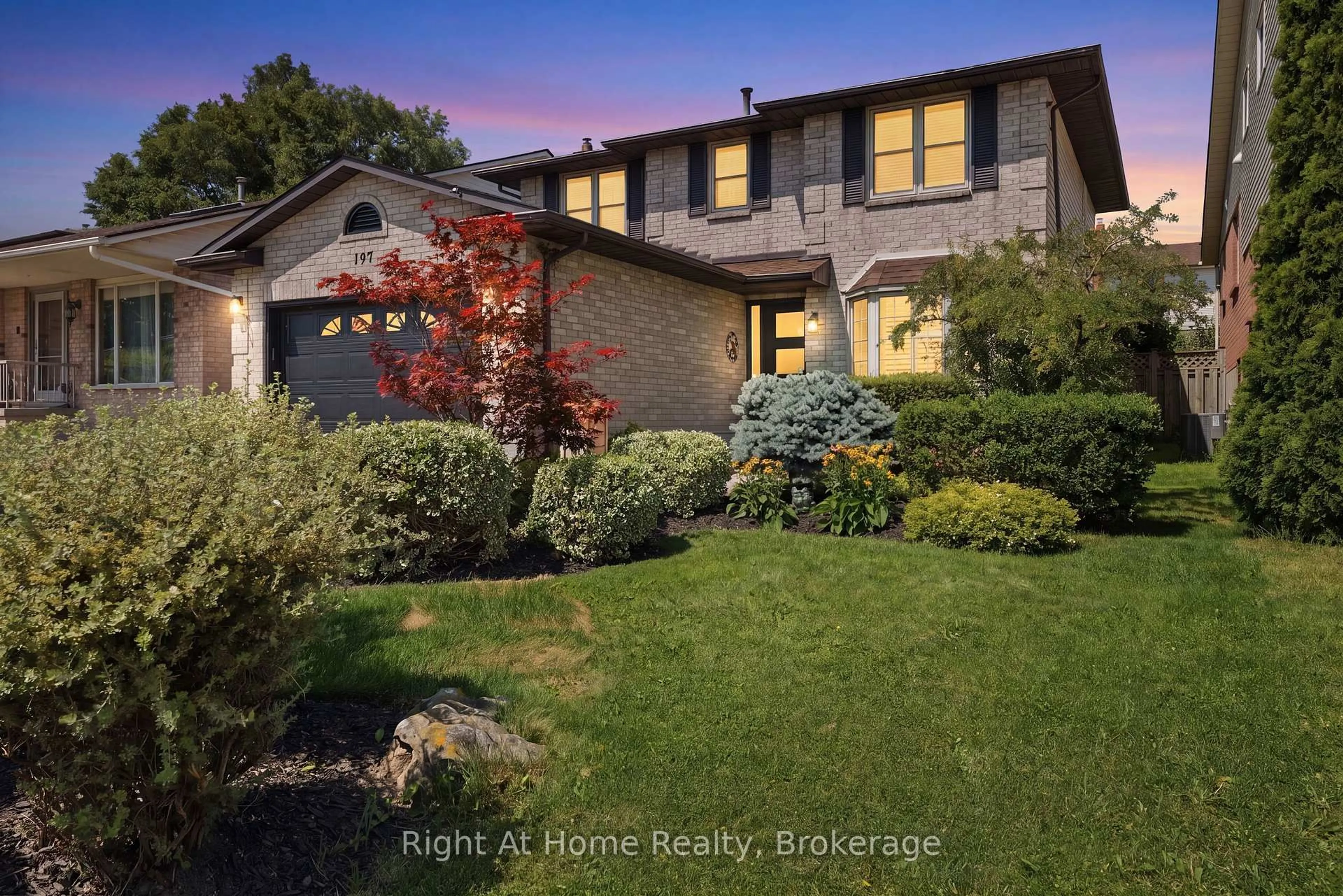 Home with brick exterior material, street for 197 Parkwood Cres, Hamilton Ontario L8V 4Z3