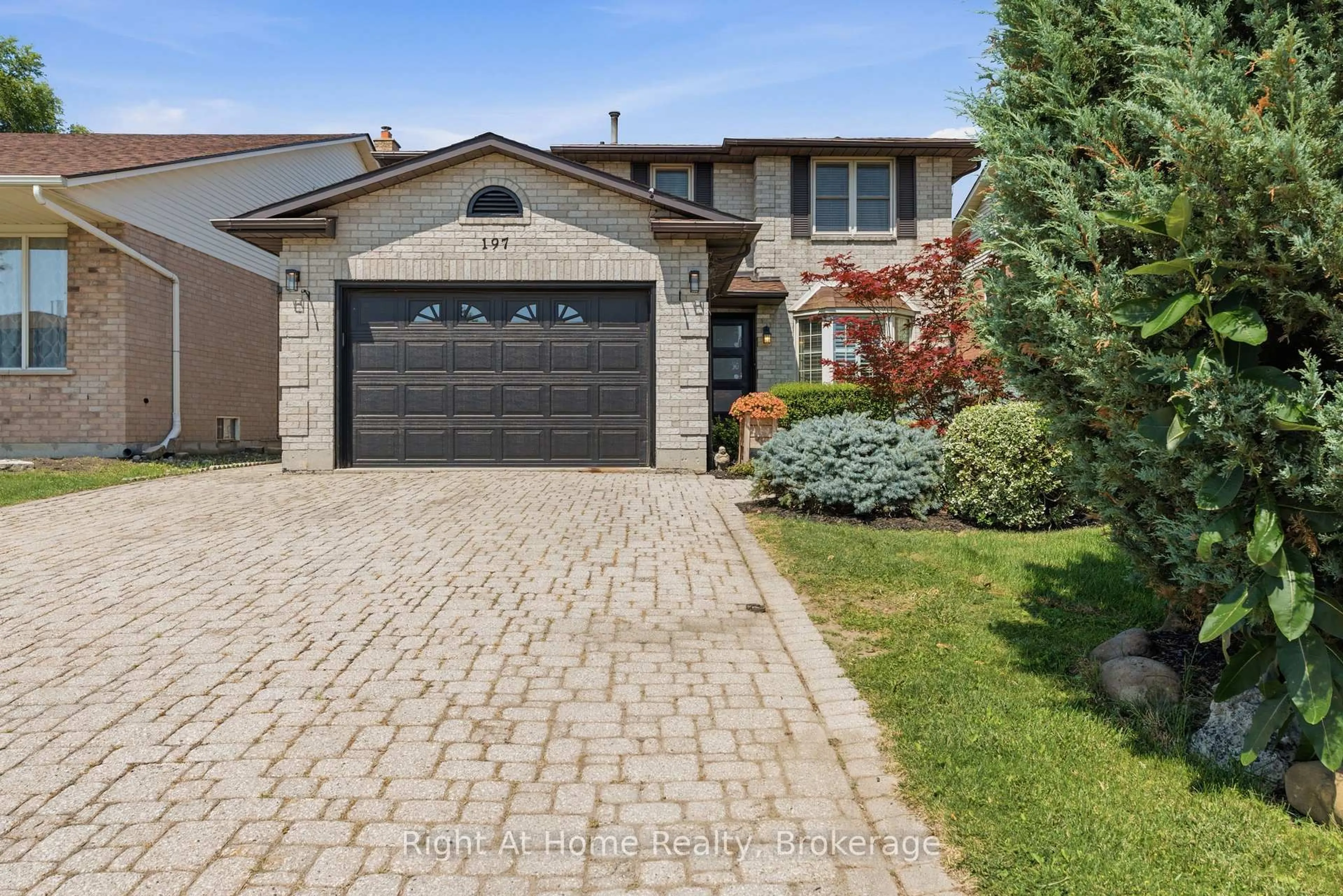 Home with brick exterior material, street for 197 Parkwood Cres, Hamilton Ontario L8V 4Z3
