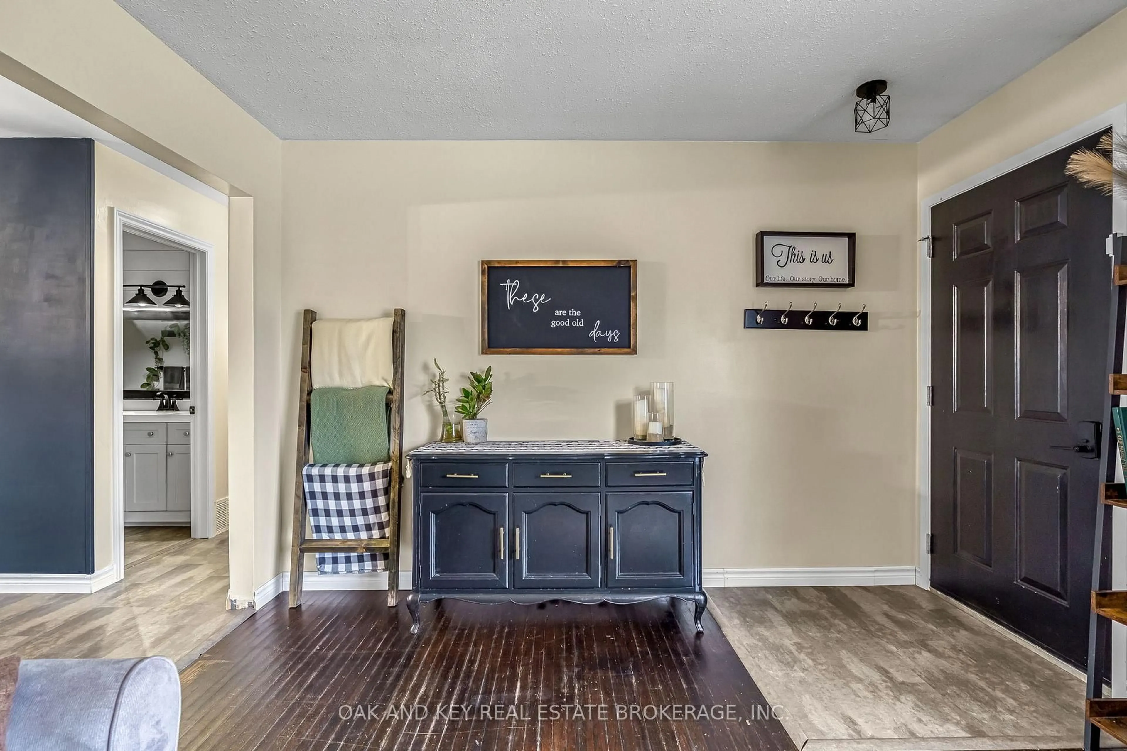 Indoor entryway for 26 Sinclair Ave, St. Thomas Ontario N5R 3A8