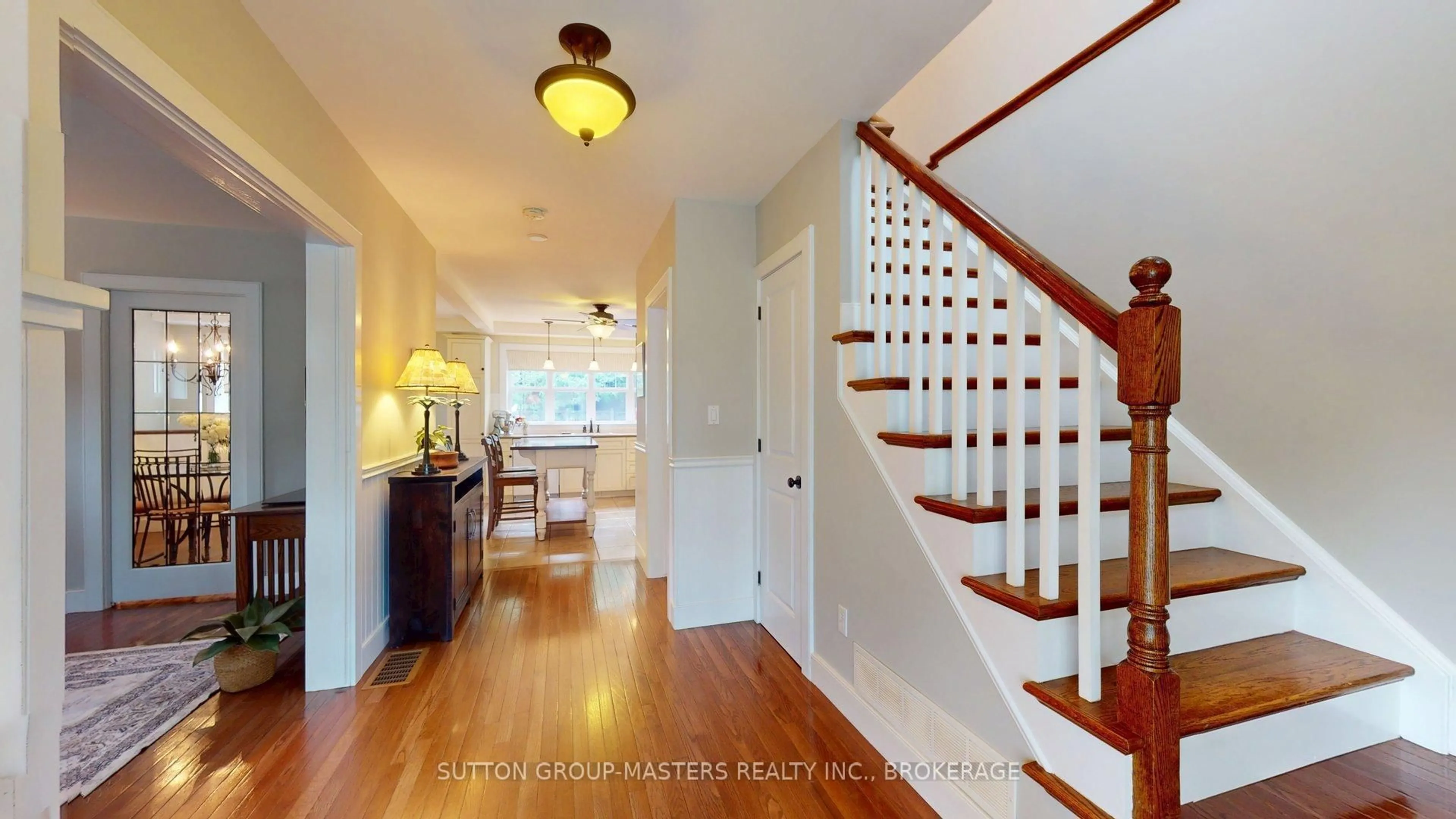 Indoor entryway for 160 Napier St, Kingston Ontario K7L 4G5