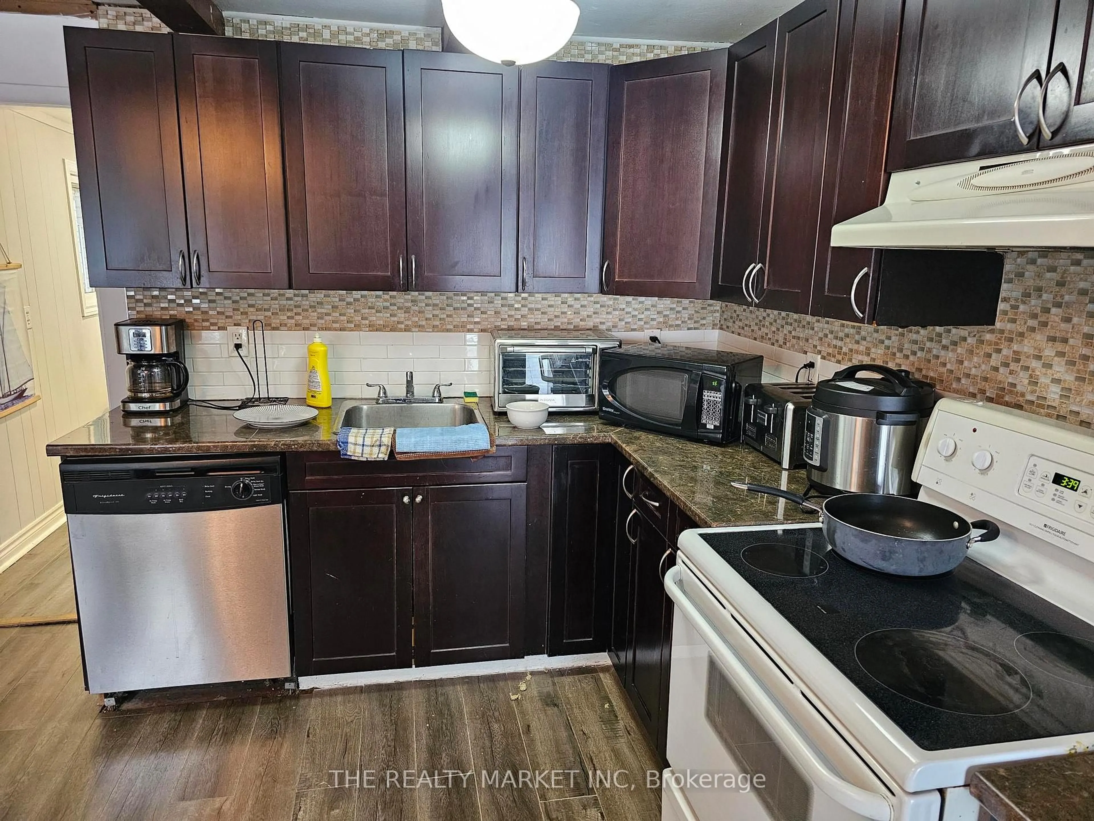 Standard kitchen, unknown for 30 Beach Rd, Kawartha Lakes Ontario K0M 2C0