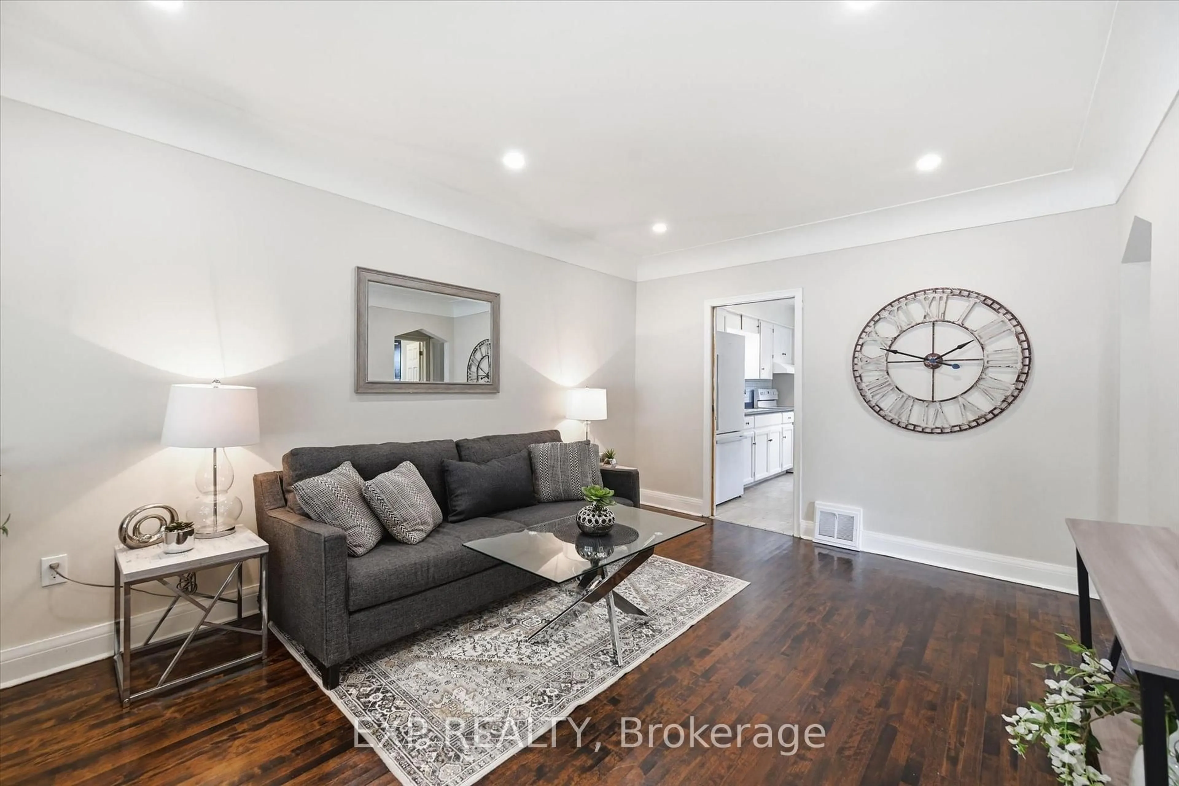 Living room with furniture, wood/laminate floor for 129 East 25th St, Hamilton Ontario L8V 3A3