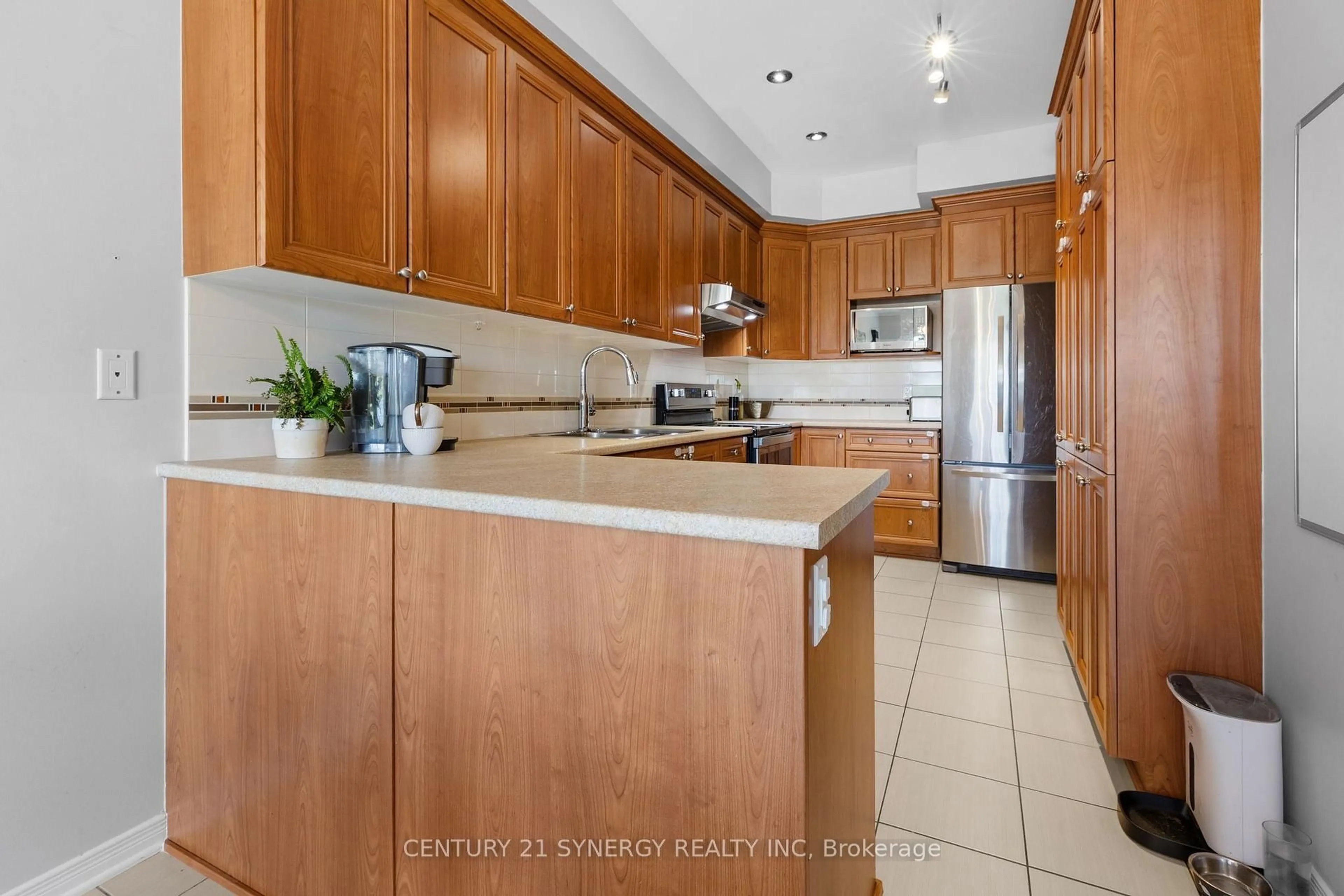Standard kitchen, ceramic/tile floor for 966 Torovin Private, Ottawa Ontario K1B 0A7