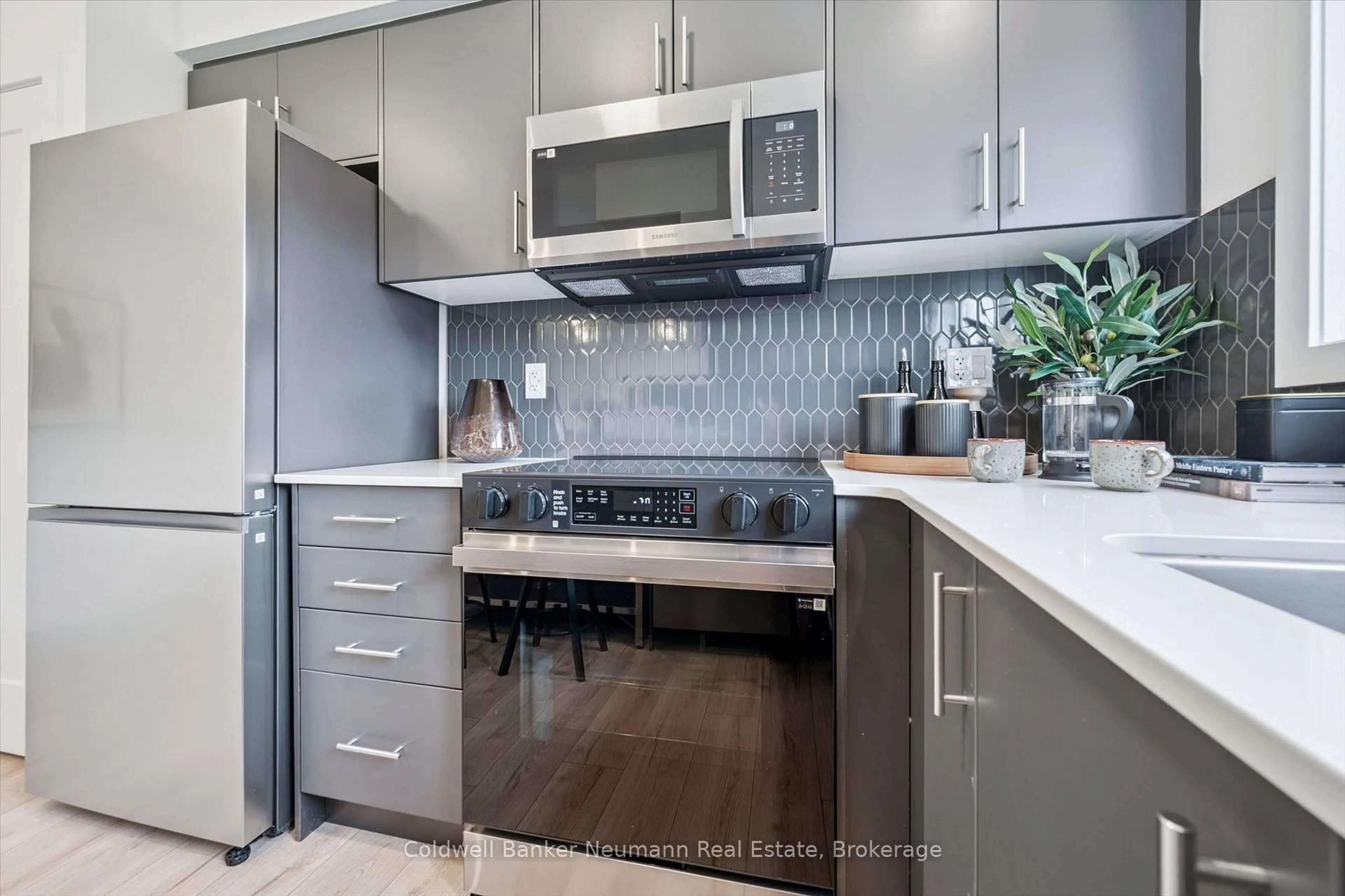 Contemporary kitchen, ceramic/tile floor for 940 St David St #96, Centre Wellington Ontario N1M 0L7