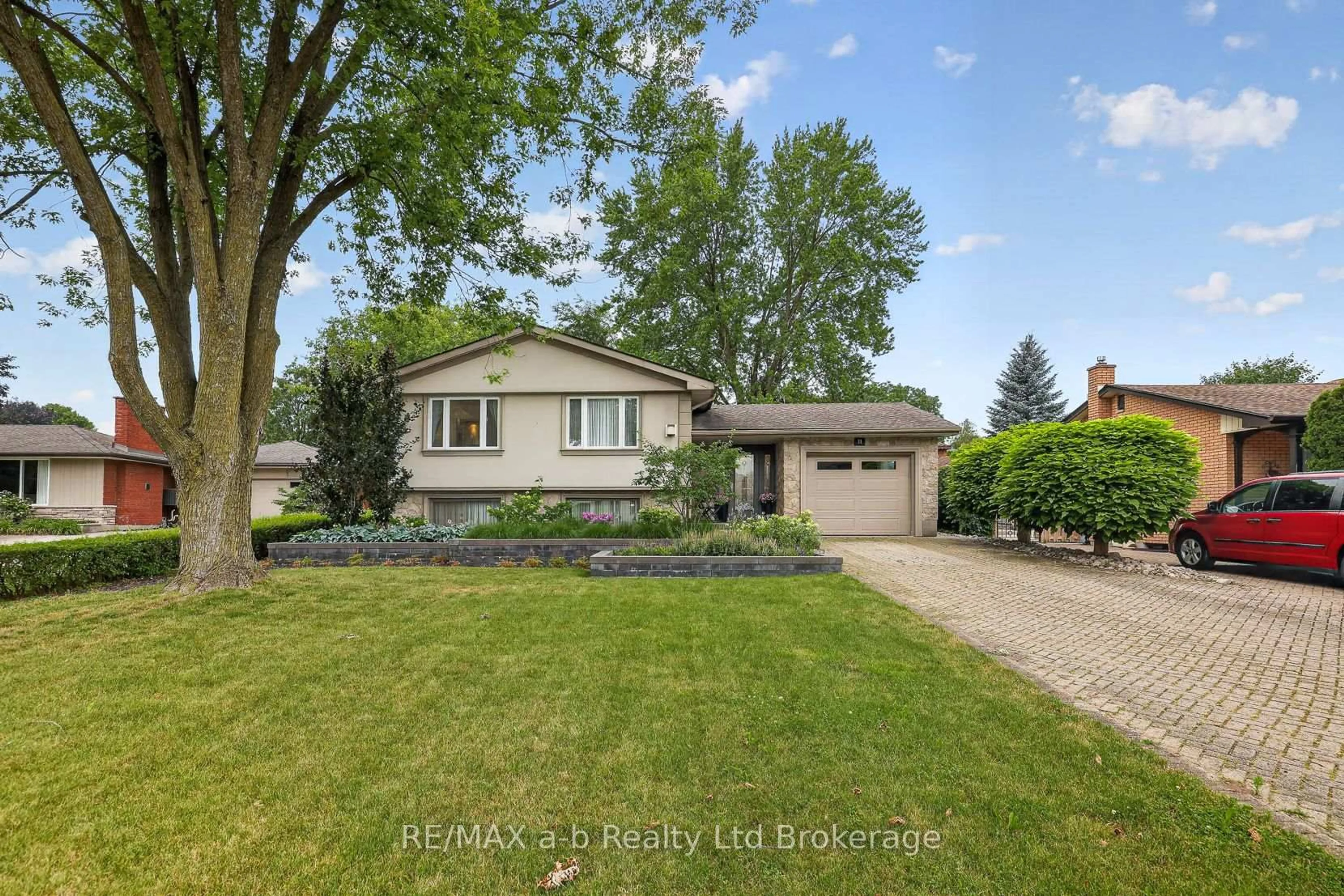 Unknown for 11 Princess Park Rd, Ingersoll Ontario N5C 1X7