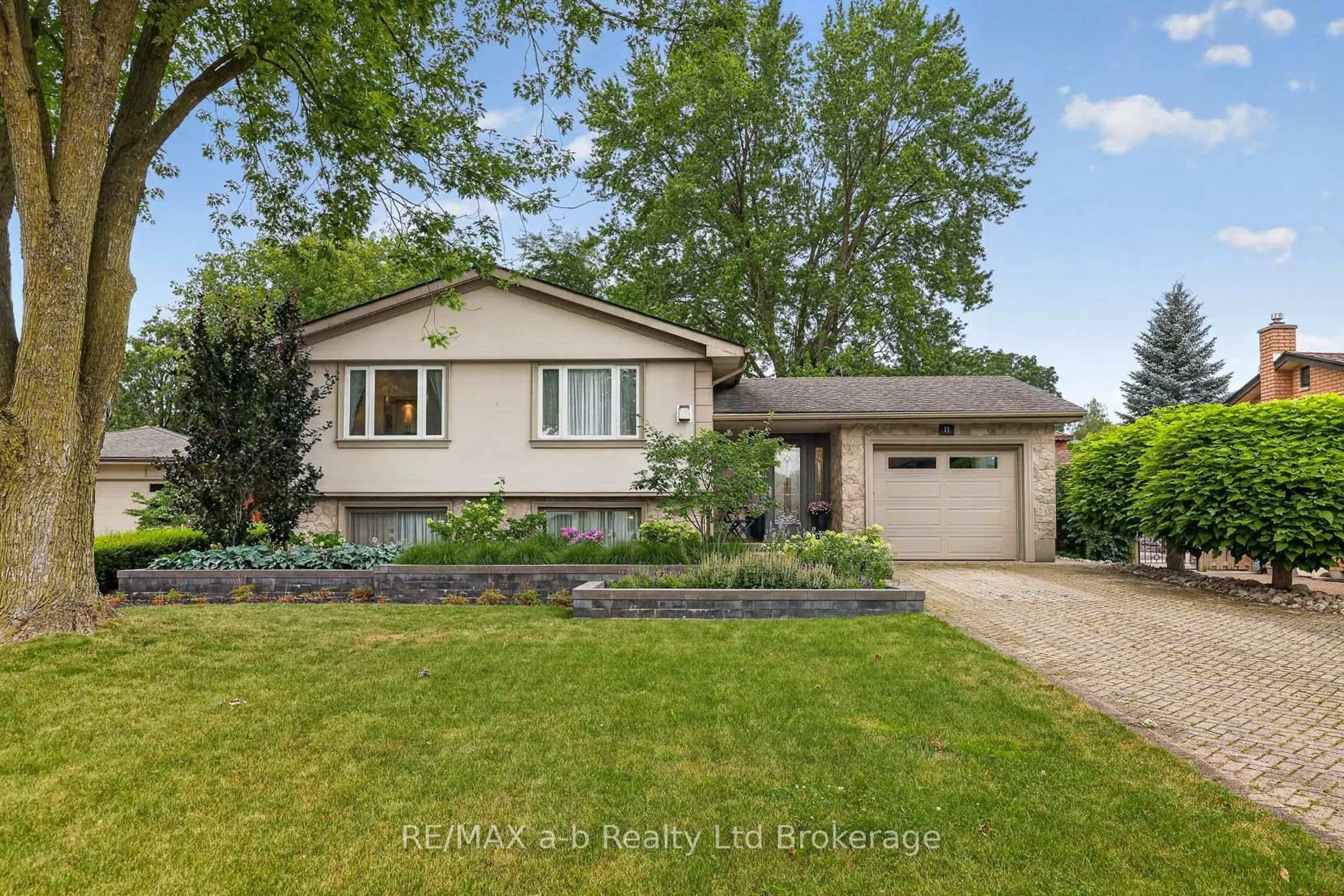 Unknown for 11 Princess Park Rd, Ingersoll Ontario N5C 1X7
