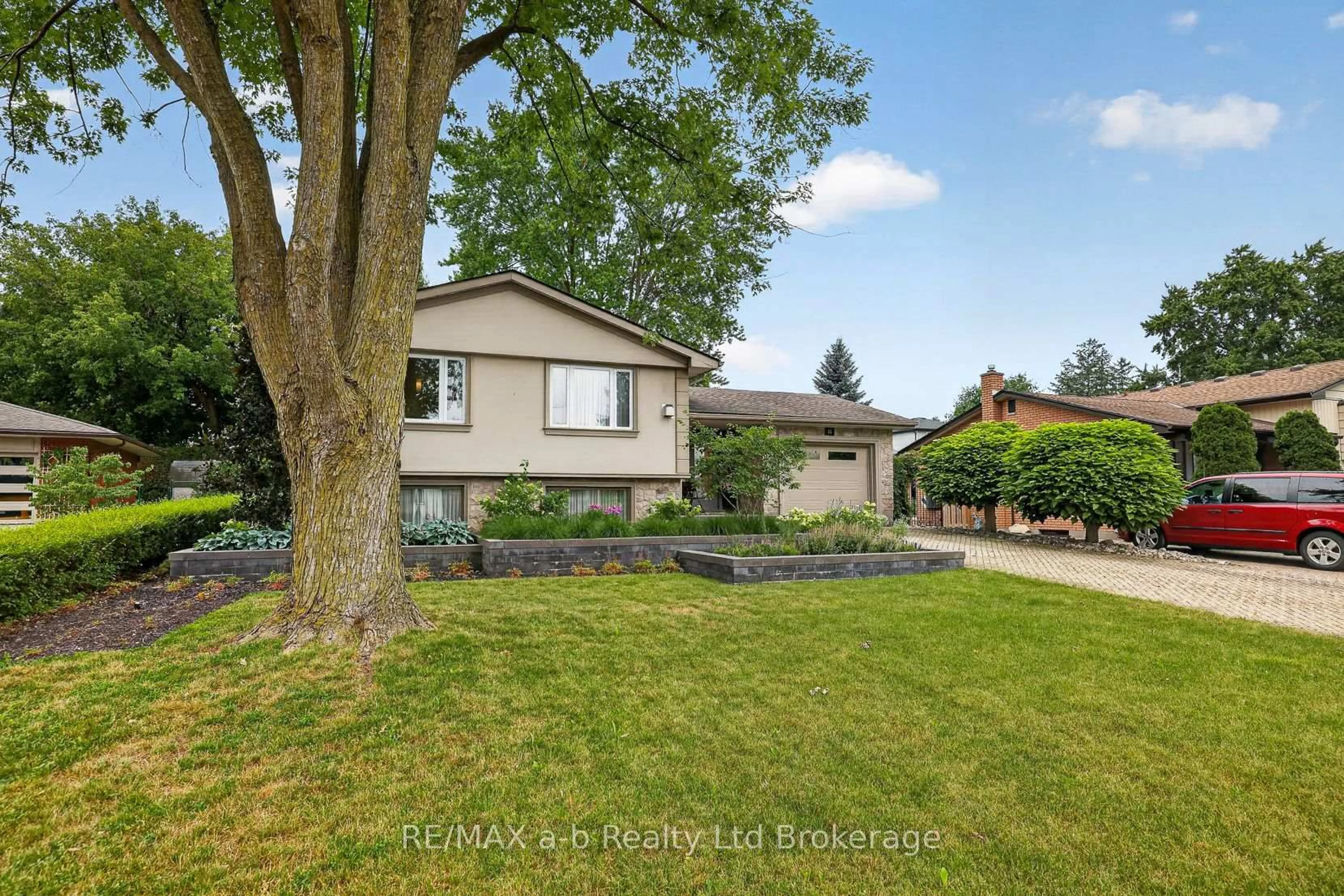 Home with vinyl exterior material, street for 11 Princess Park Rd, Ingersoll Ontario N5C 1X7