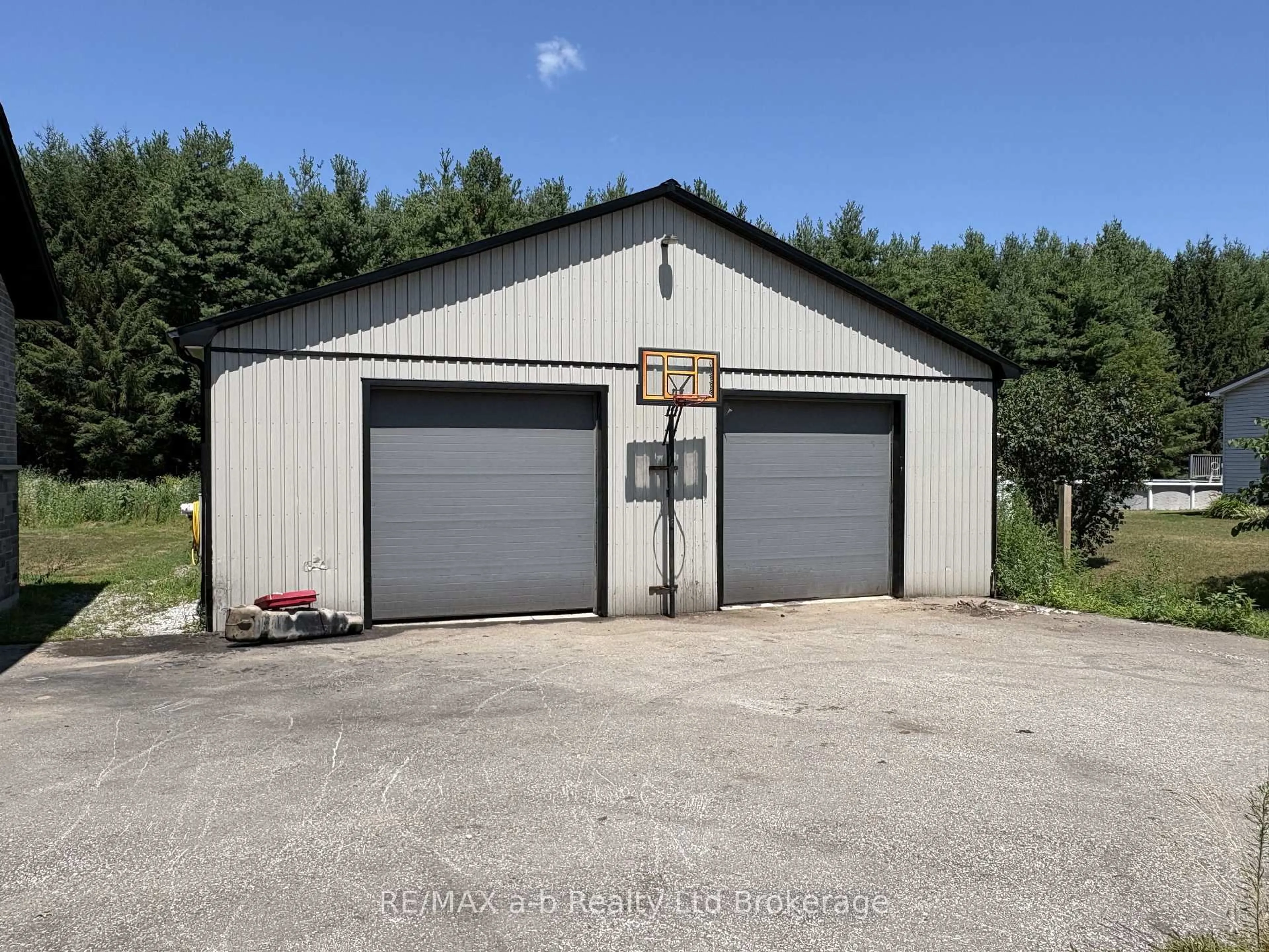 Indoor garage for 287 24 Highway W Rd, Norfolk Ontario N0E 1X0
