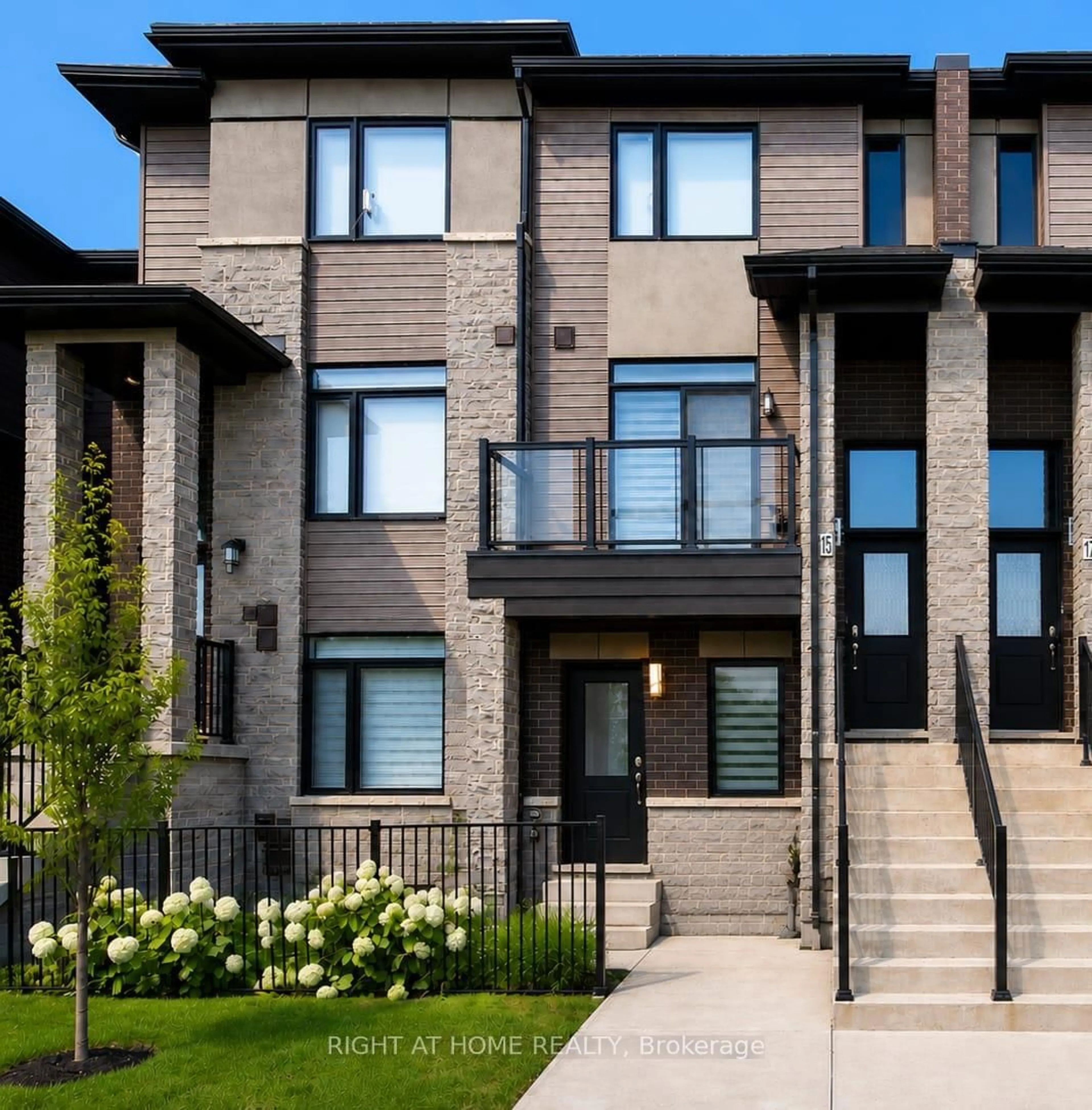 Home with brick exterior material, street for 590 North Service Rd #15, Hamilton Ontario L8E 0K5