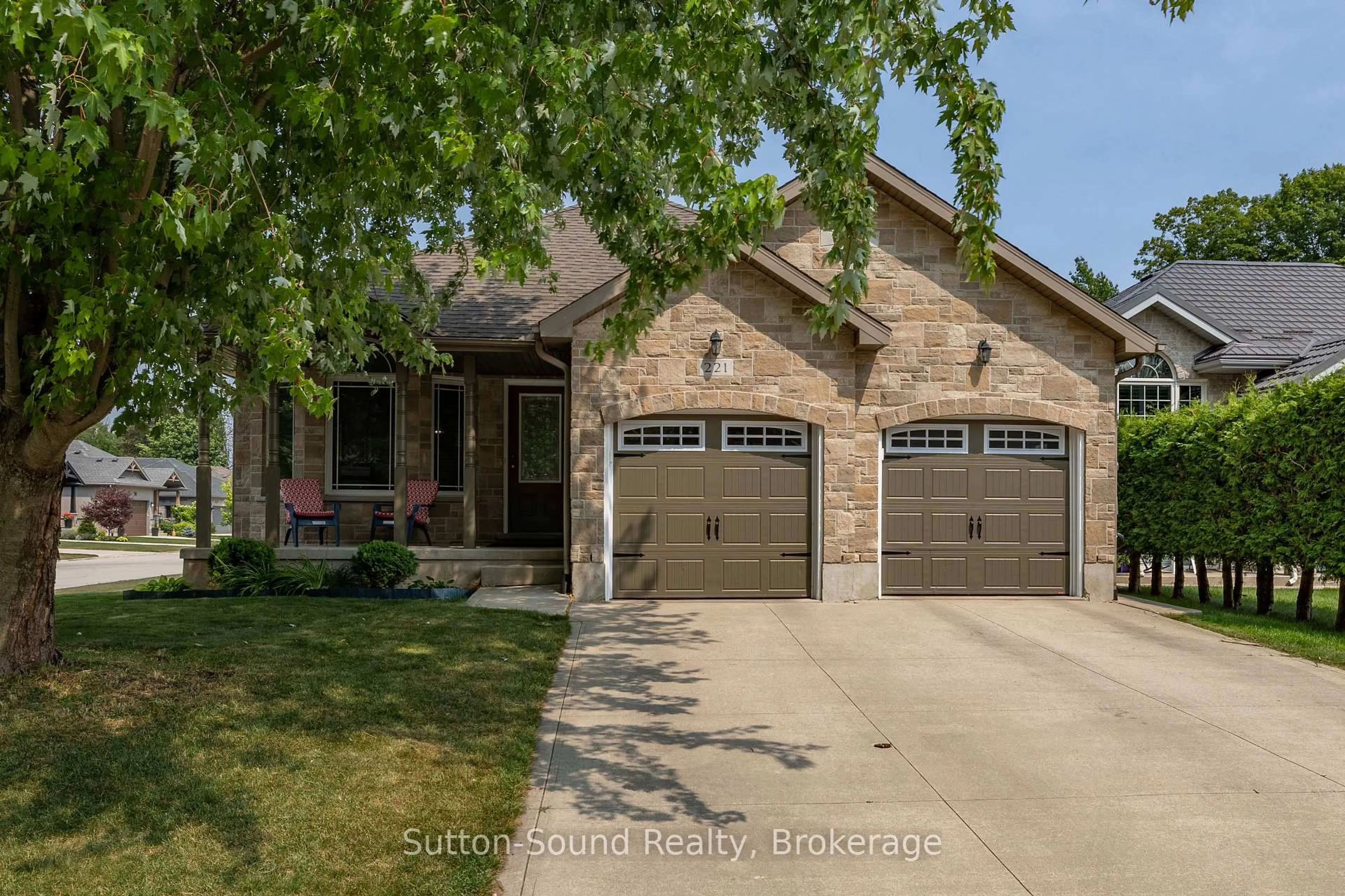 Home with brick exterior material, street for 221 2nd Ave, Owen Sound Ontario N4K 0A6