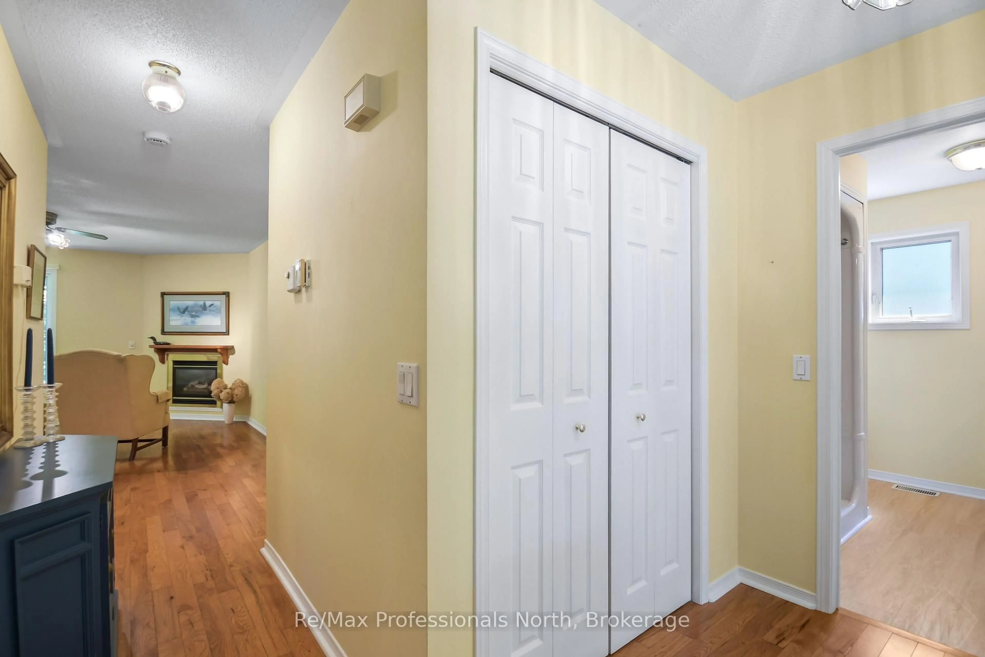 Indoor entryway for 60 Pineridge Gate, Gravenhurst Ontario P1P 1Y4
