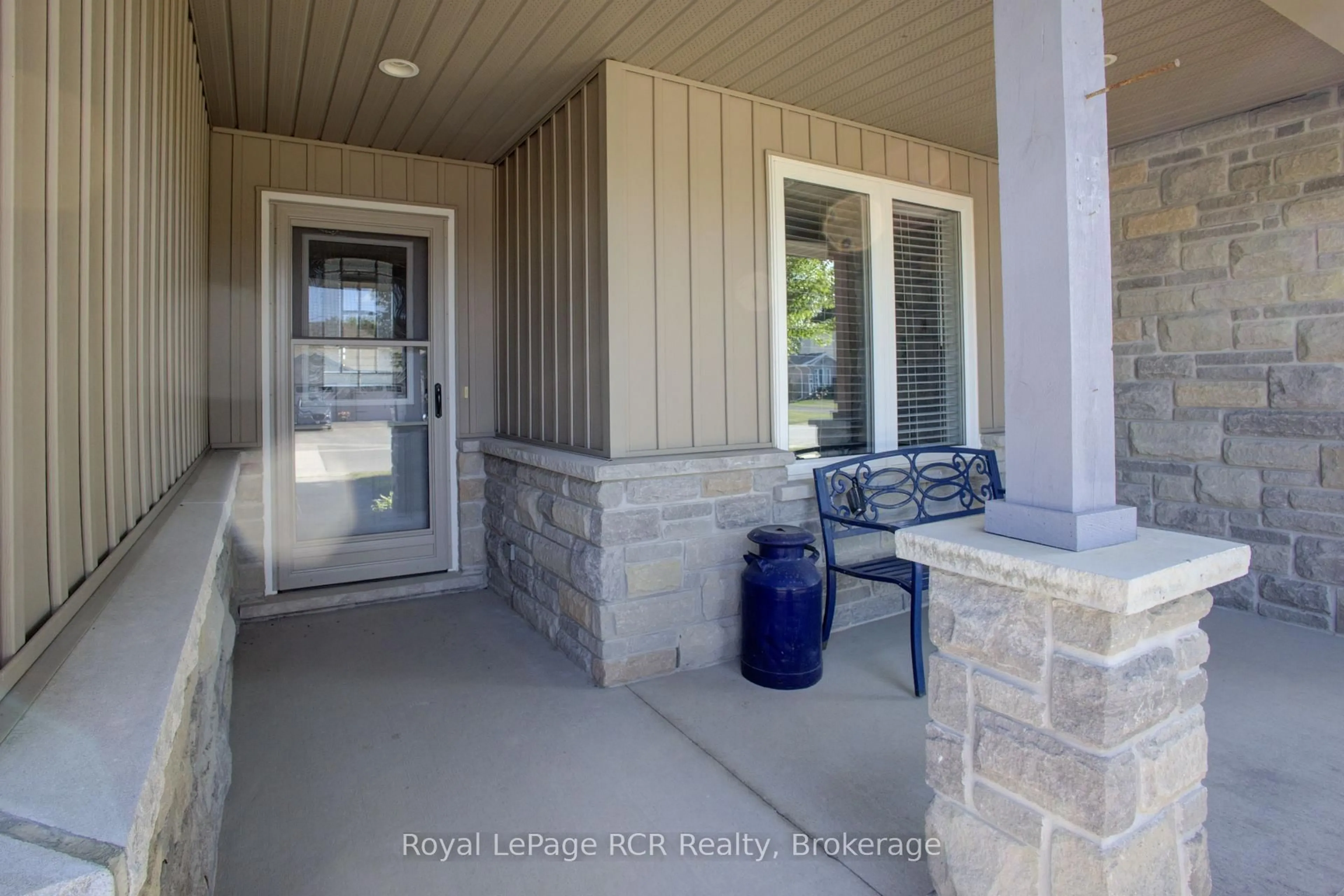 Indoor entryway for 105 Milton Seiler Cres, Minto Ontario N0G 2P0