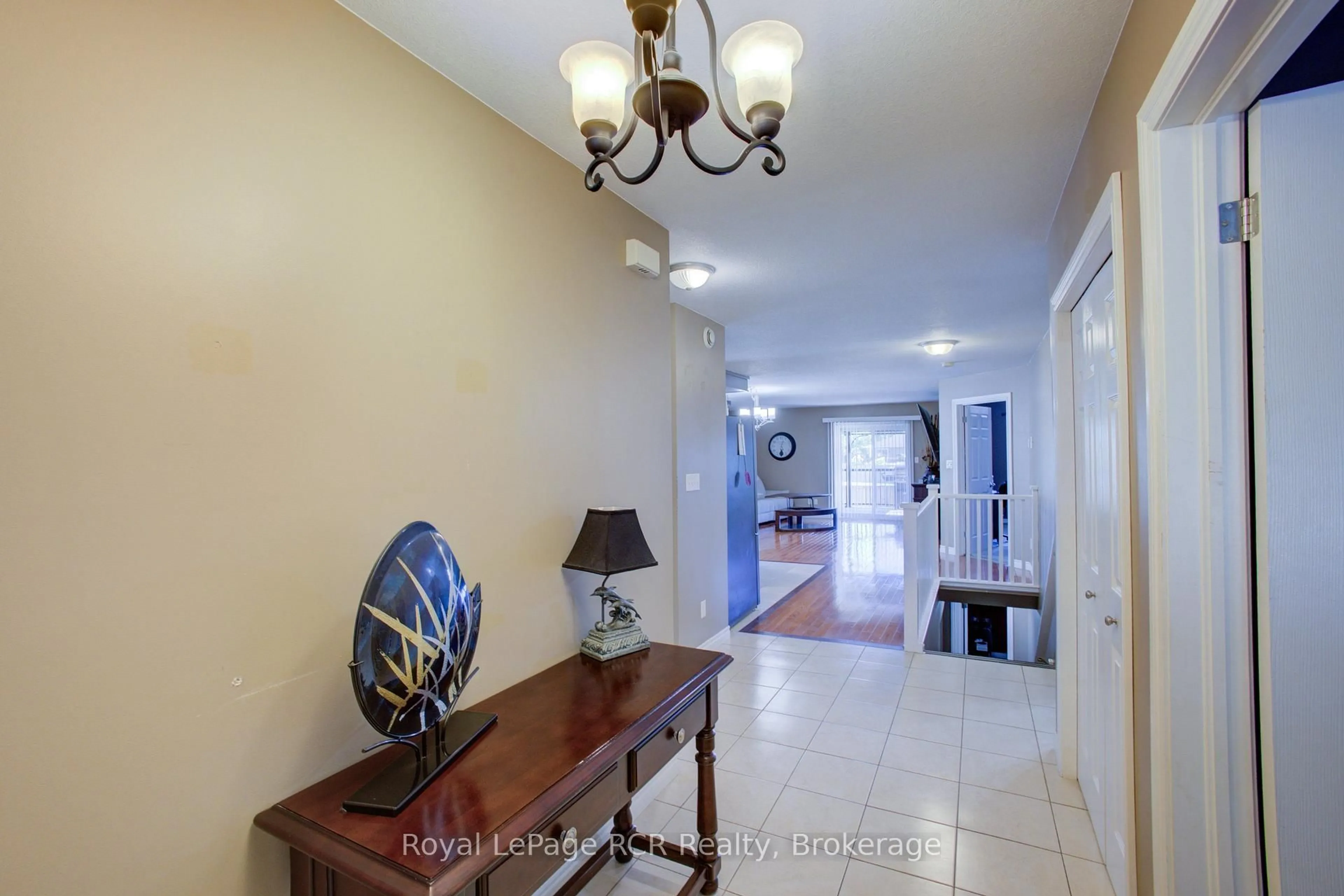Indoor foyer for 105 Milton Seiler Cres, Minto Ontario N0G 2P0