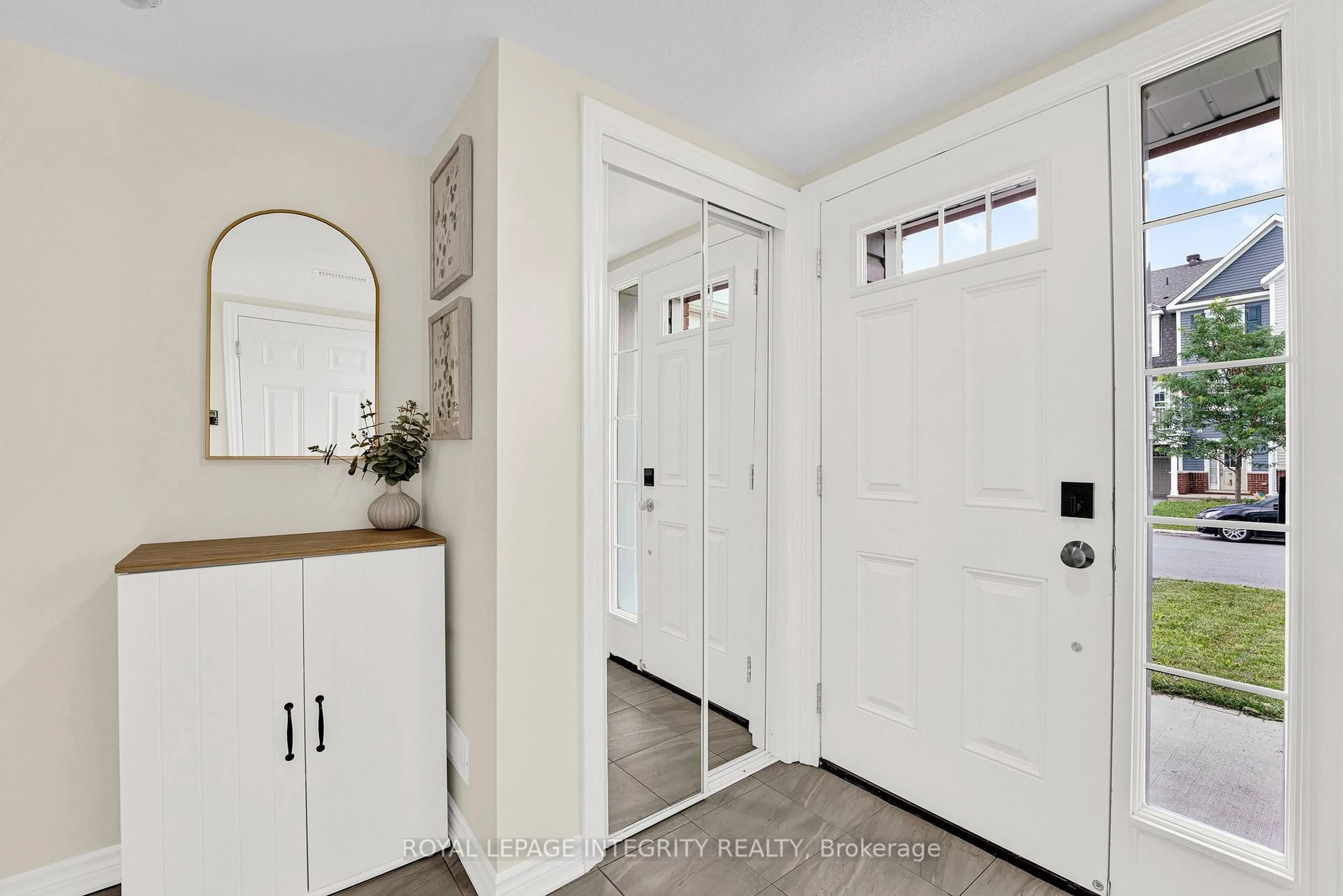 Indoor entryway for 338 Pumpkinseed Cres, Ottawa Ontario K2J 6K1
