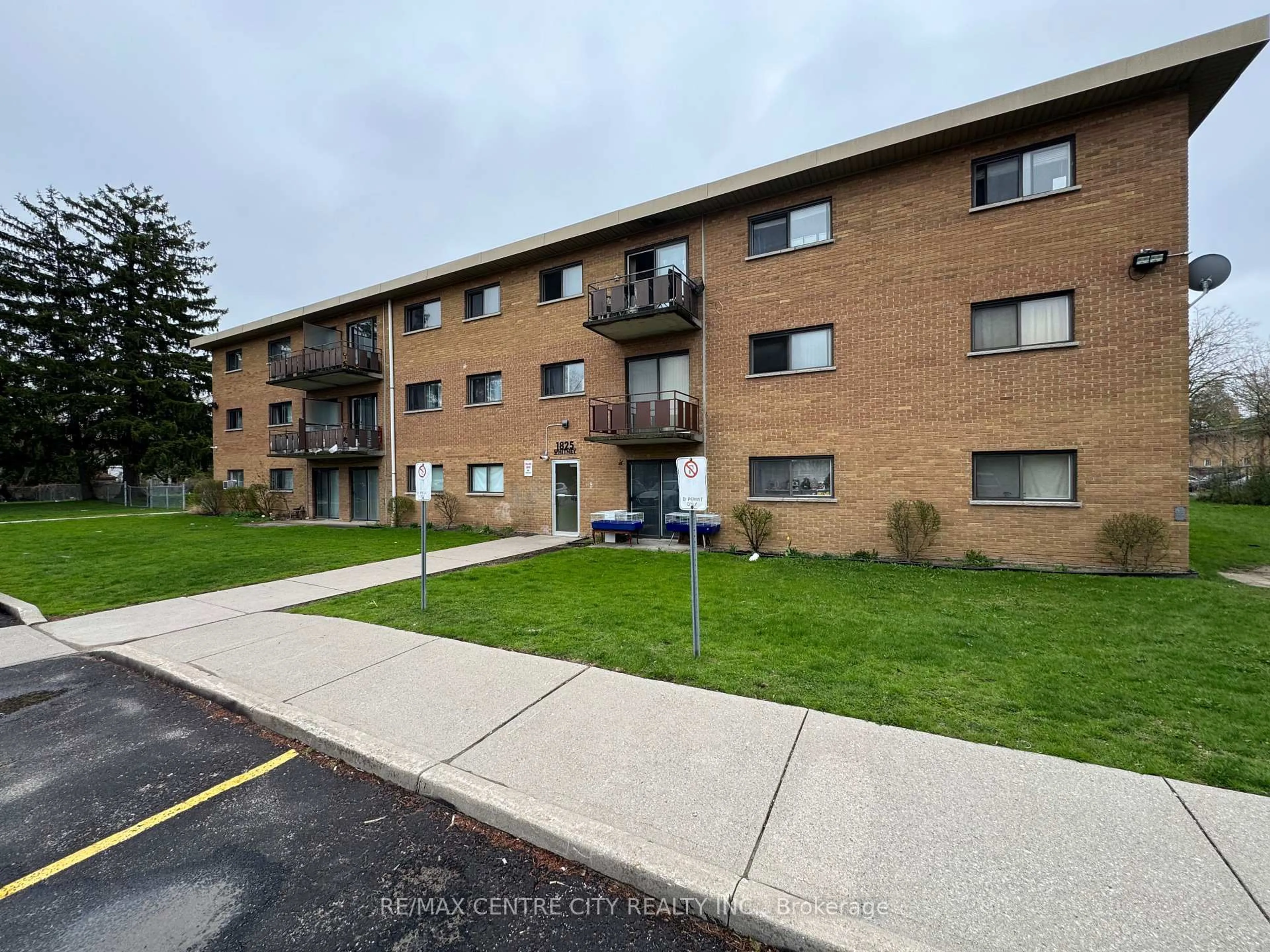 A pic from outside/outdoor area/front of a property/back of a property/a pic from drone, street for 1825 Whitney St #105, London East Ontario N5W 2W3