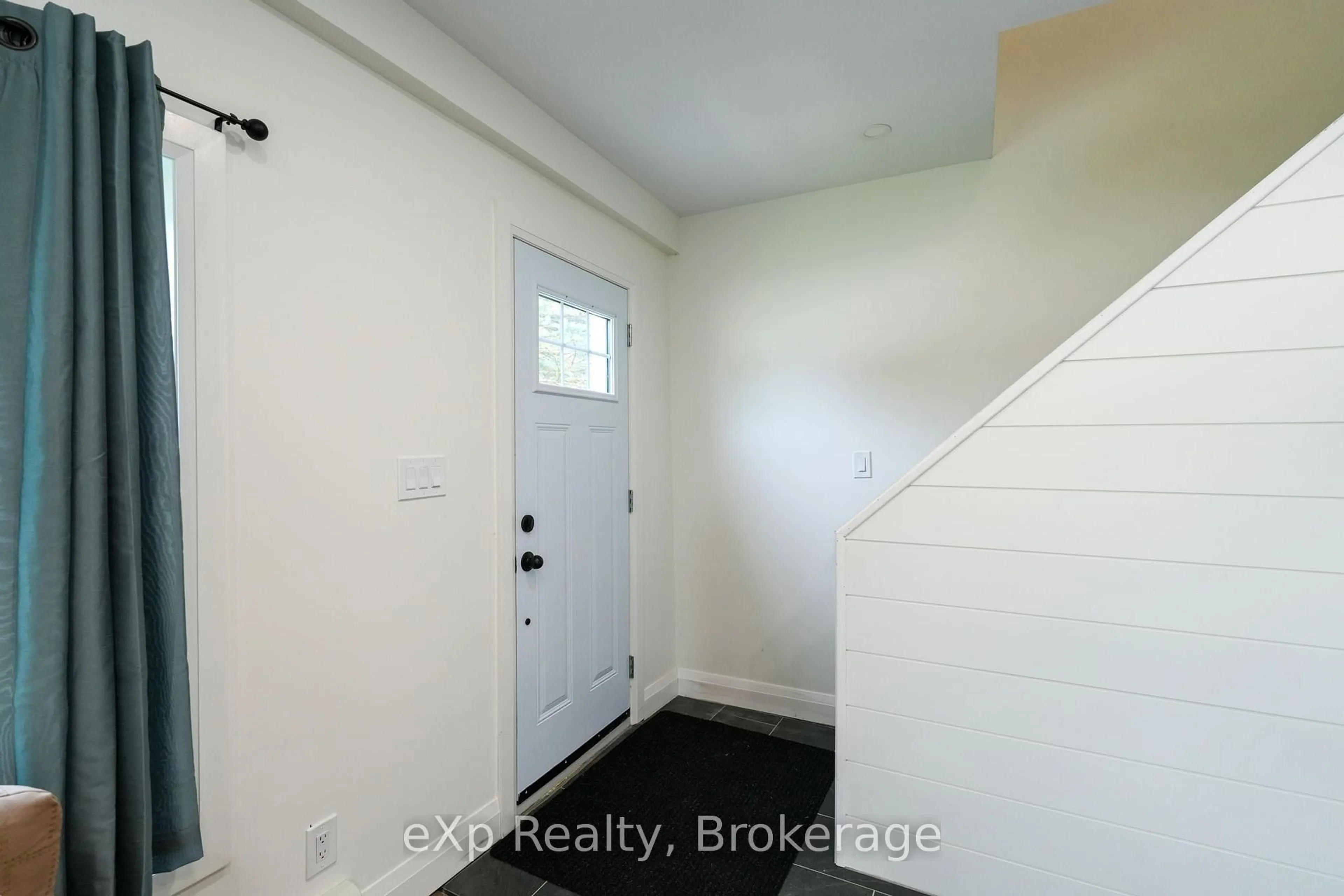 Indoor entryway for 136 Breadalbane St, Saugeen Shores Ontario N0H 2L0