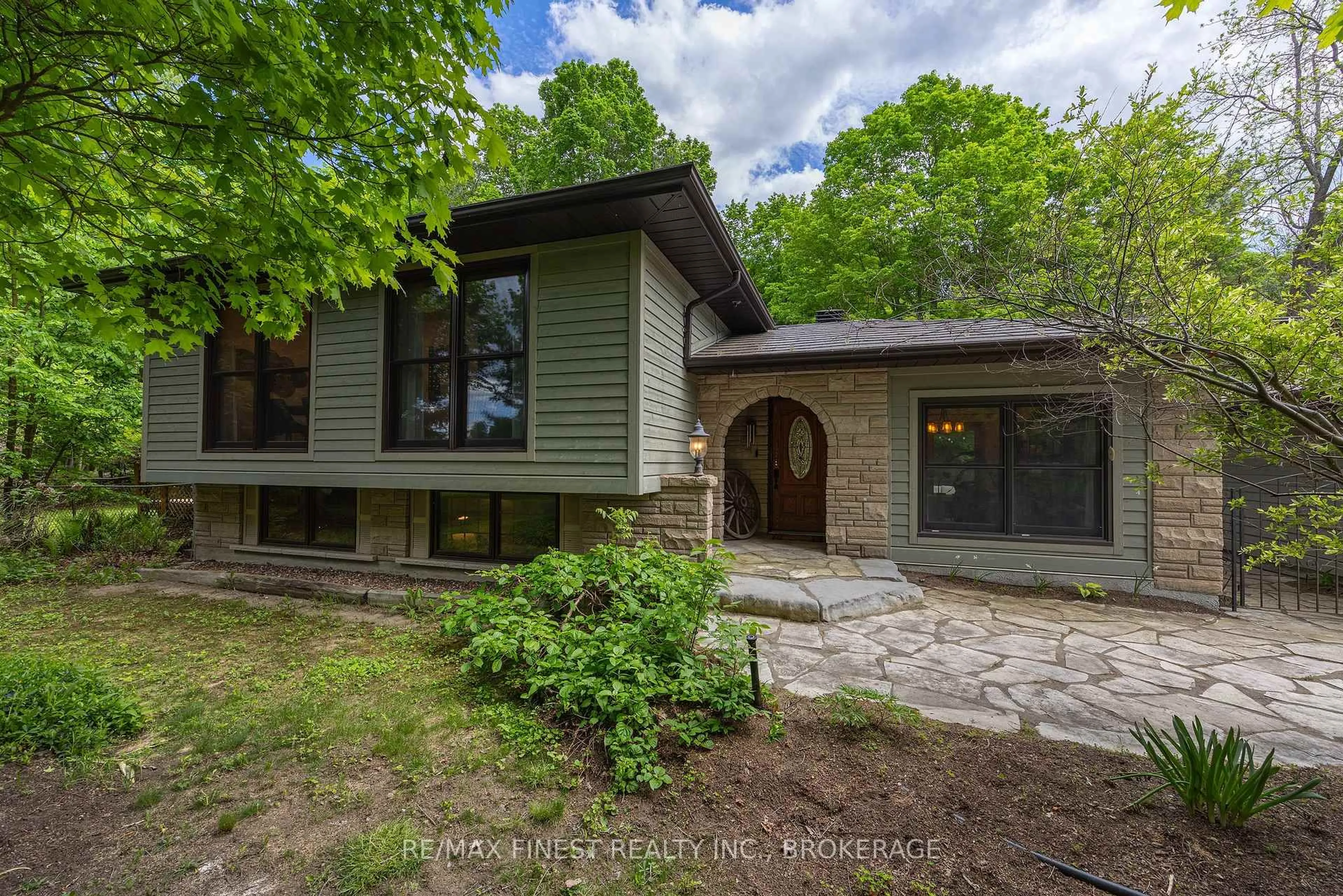 Unknown for 1465 Middle Rd, Kingston Ontario K7L 5H6