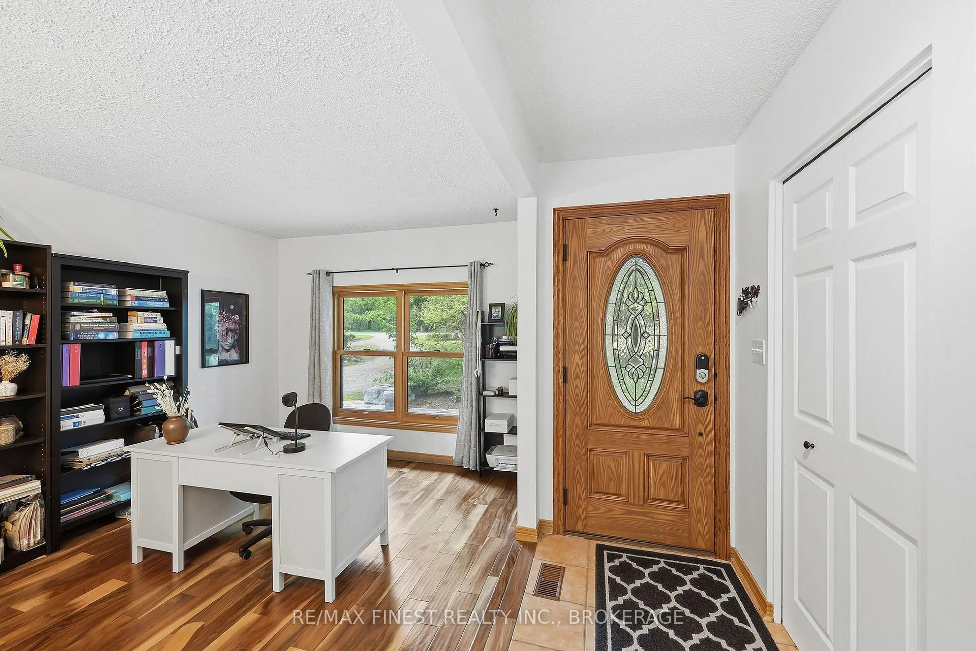 Indoor entryway for 1465 Middle Rd, Kingston Ontario K7L 5H6