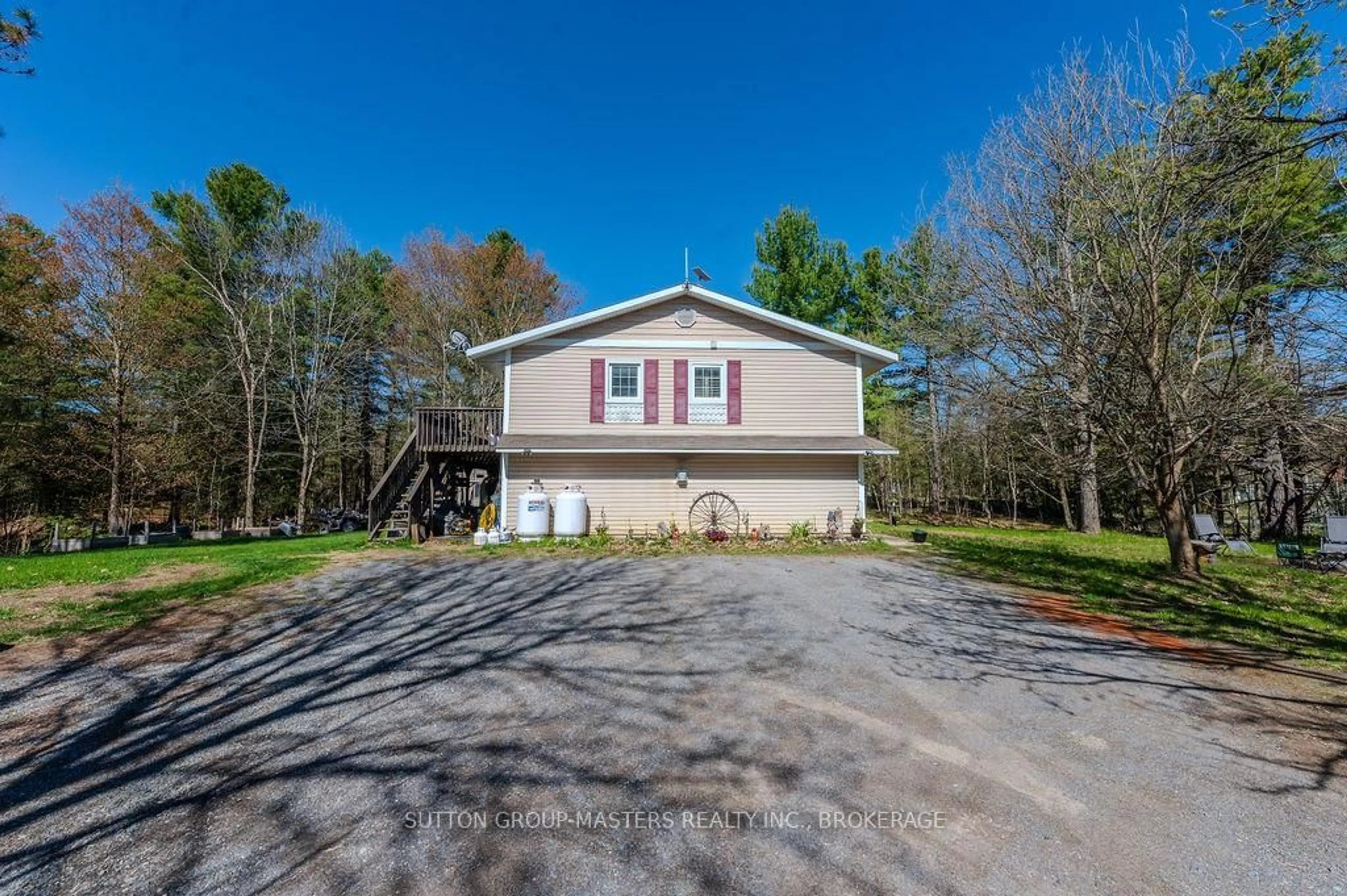 Home with vinyl exterior material, unknown for 1839 Oak Flats Rd, Godfrey Ontario K0H 1T0