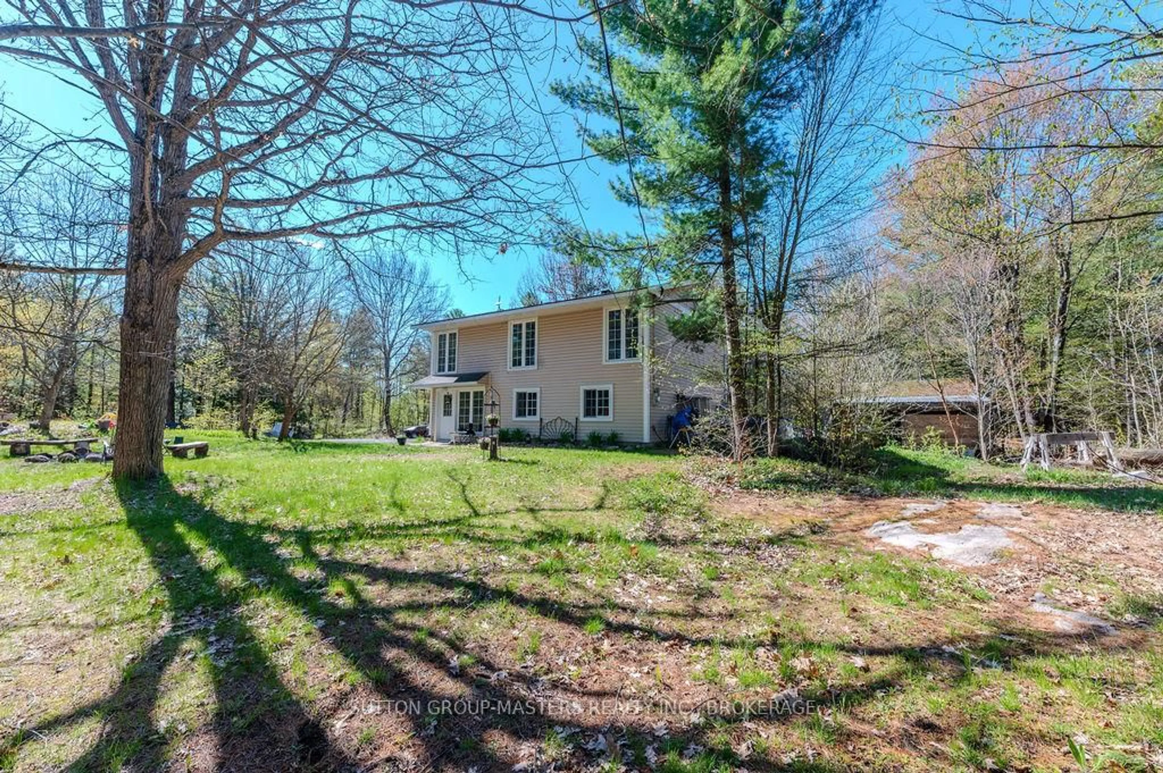 A pic from outside/outdoor area/front of a property/back of a property/a pic from drone, unknown for 1839 Oak Flats Rd, Godfrey Ontario K0H 1T0