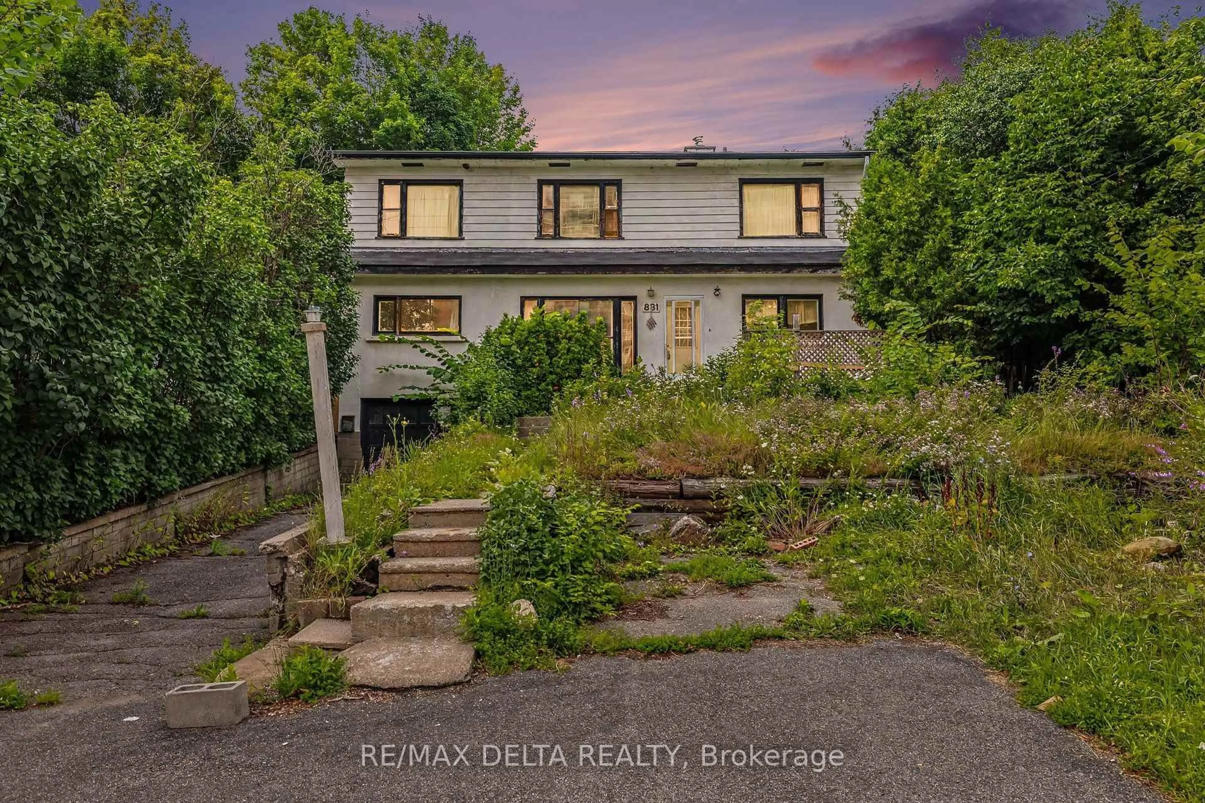 A pic from outside/outdoor area/front of a property/back of a property/a pic from drone, unknown for 831 Montreal Rd, Ottawa Ontario K1K 0S9