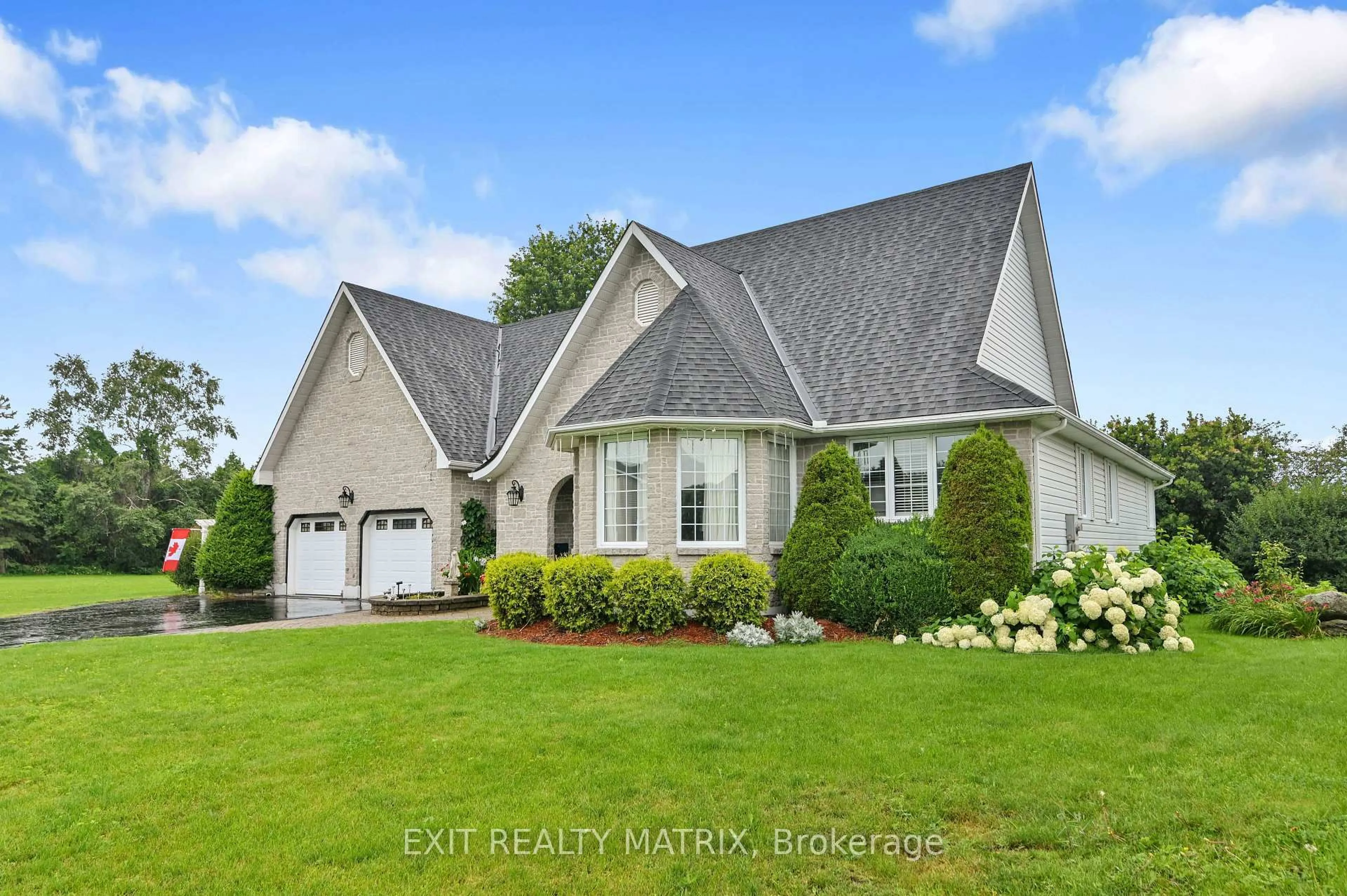 Home with vinyl exterior material, street for 5544 Bridlewood Crt, South Dundas Ontario K0E 1K0