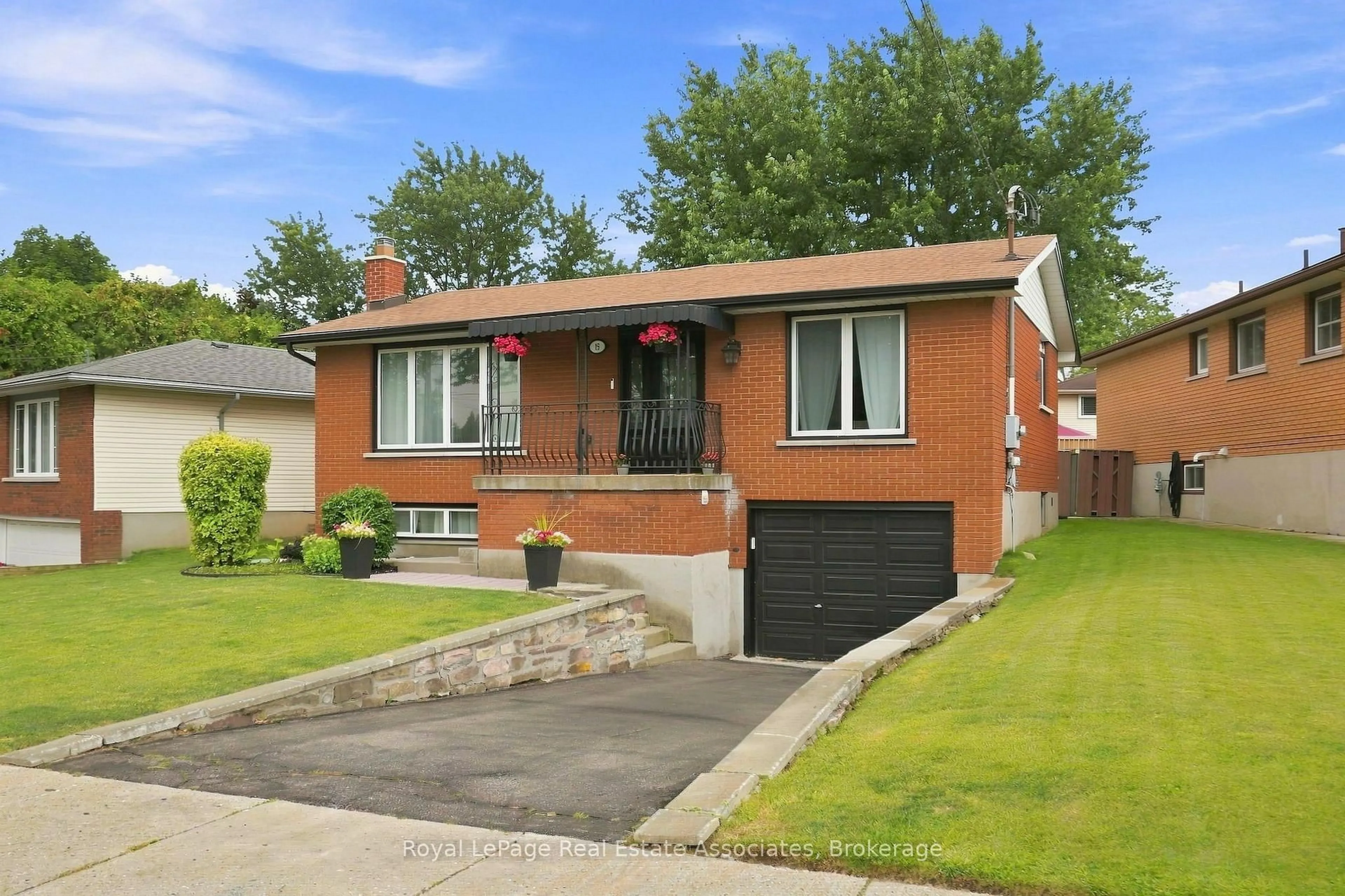 Home with brick exterior material, street for 15 Quay Crt, Hamilton Ontario L8W 1R2