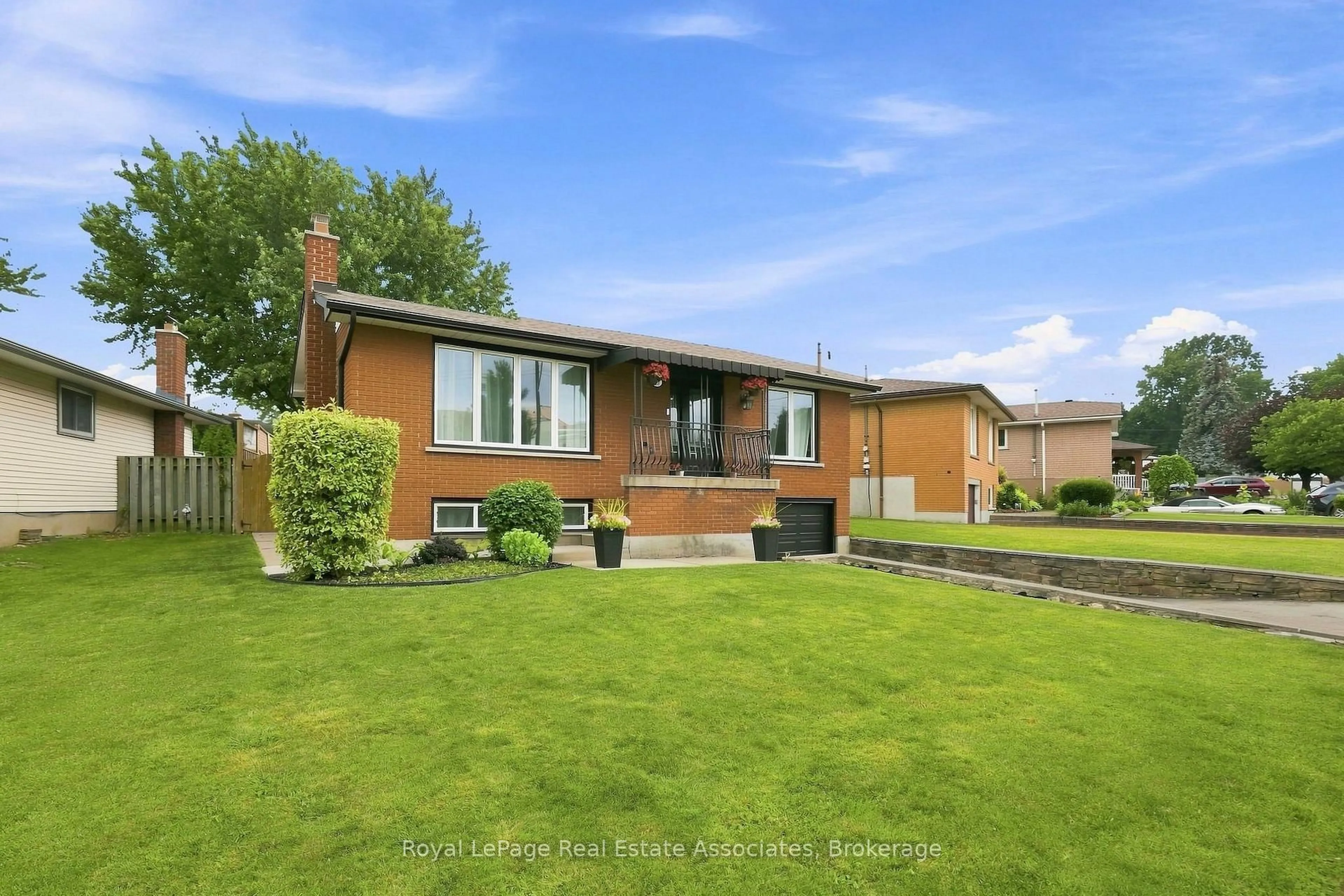 Home with brick exterior material, street for 15 Quay Crt, Hamilton Ontario L8W 1R2
