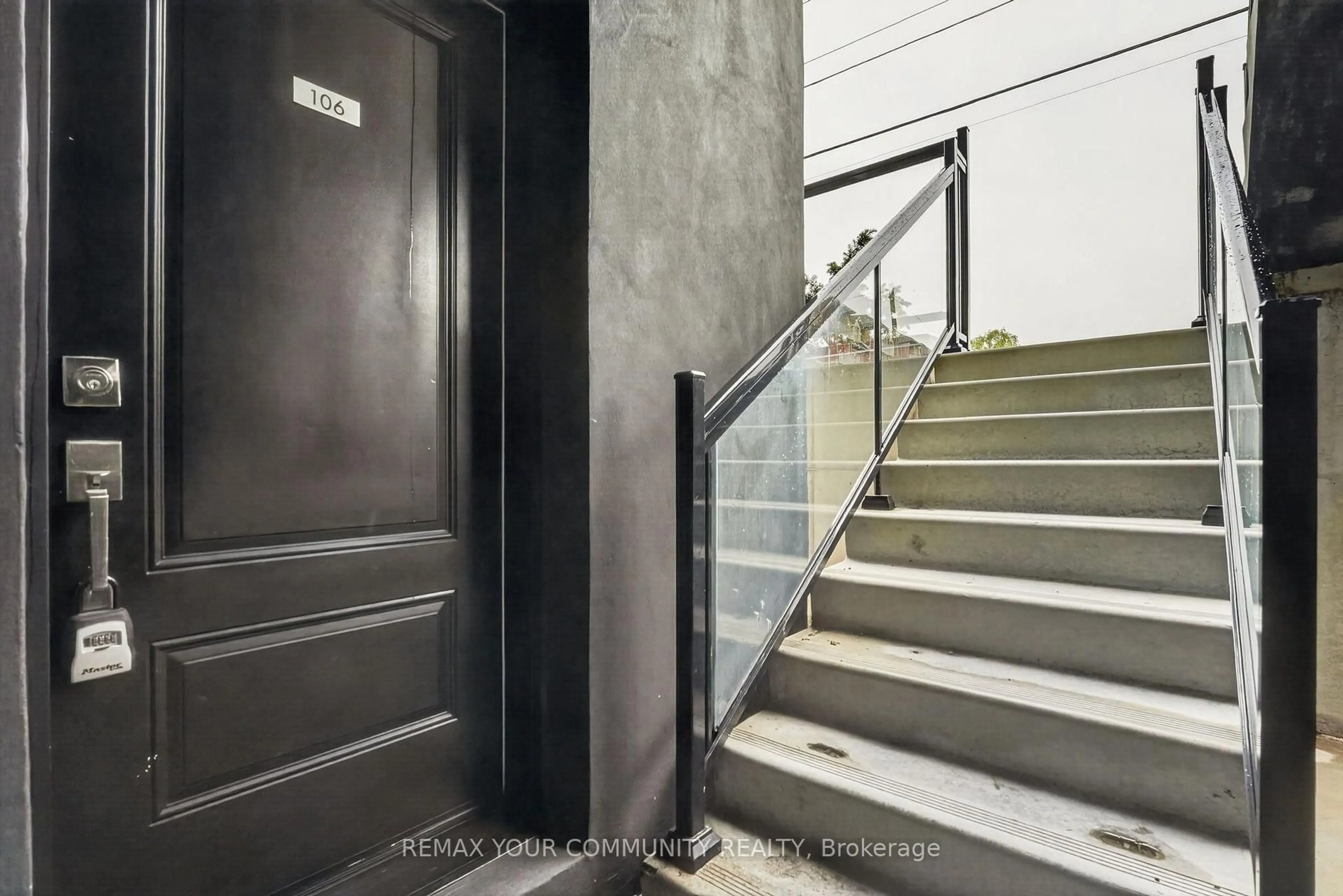 Stairs for 7277 Wilson Cres #106, Niagara Falls Ontario L2G 4R8